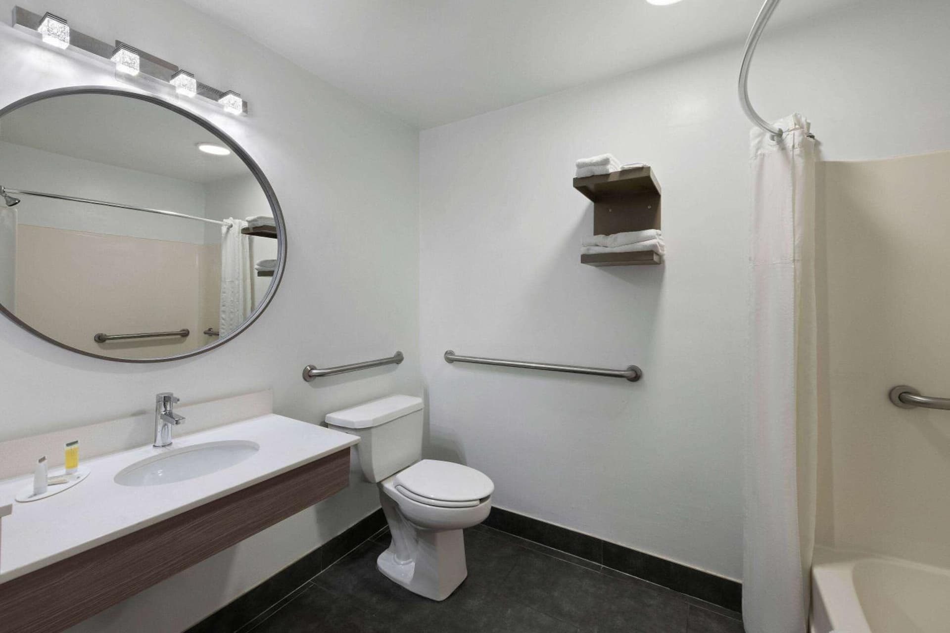 Super 8 by Wyndham Harbison/Parkridge Hospital gallery photo in Columbia, SC — image 25