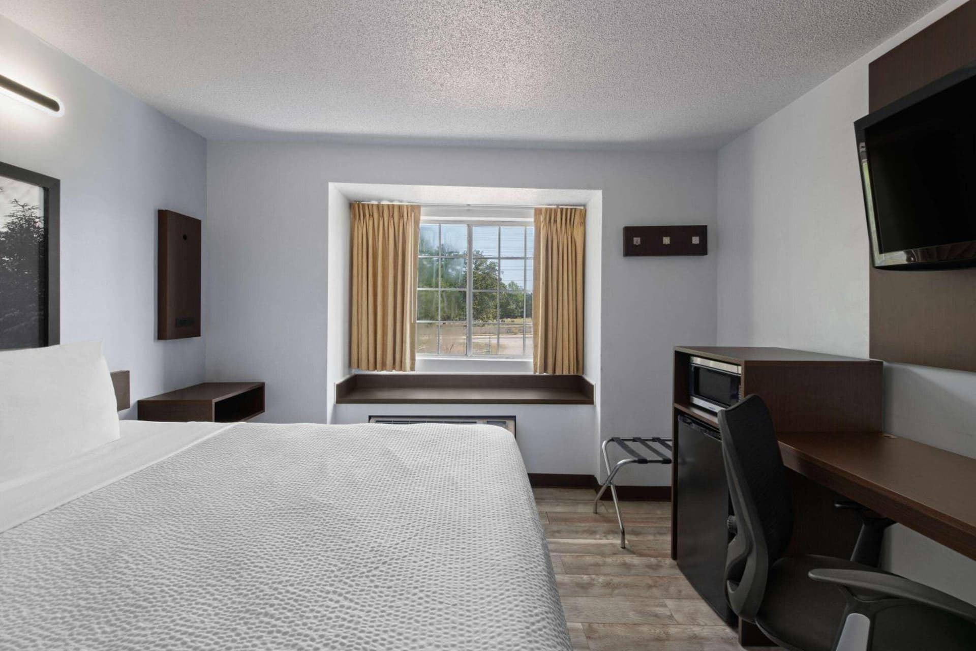 Super 8 by Wyndham Harbison/Parkridge Hospital gallery photo in Columbia, SC — image 24