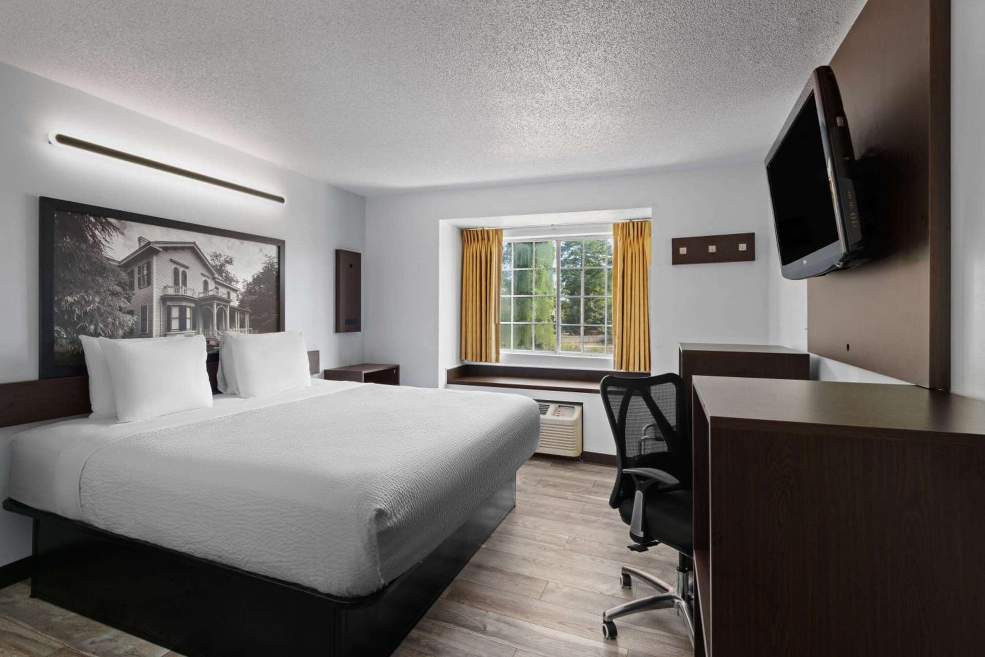Super 8 by Wyndham Harbison/Parkridge Hospital property views in Columbia, SC — gallery photo 3