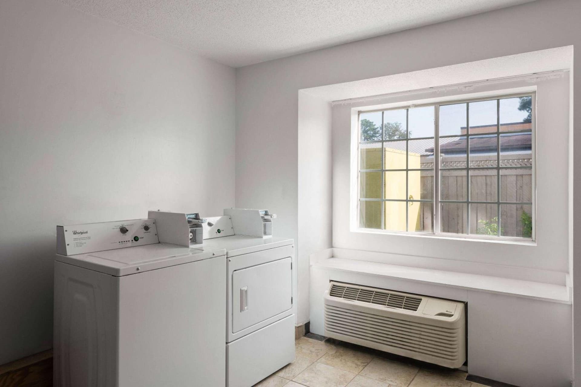 Super 8 by Wyndham Harbison/Parkridge Hospital gallery photo in Columbia, SC — image 7