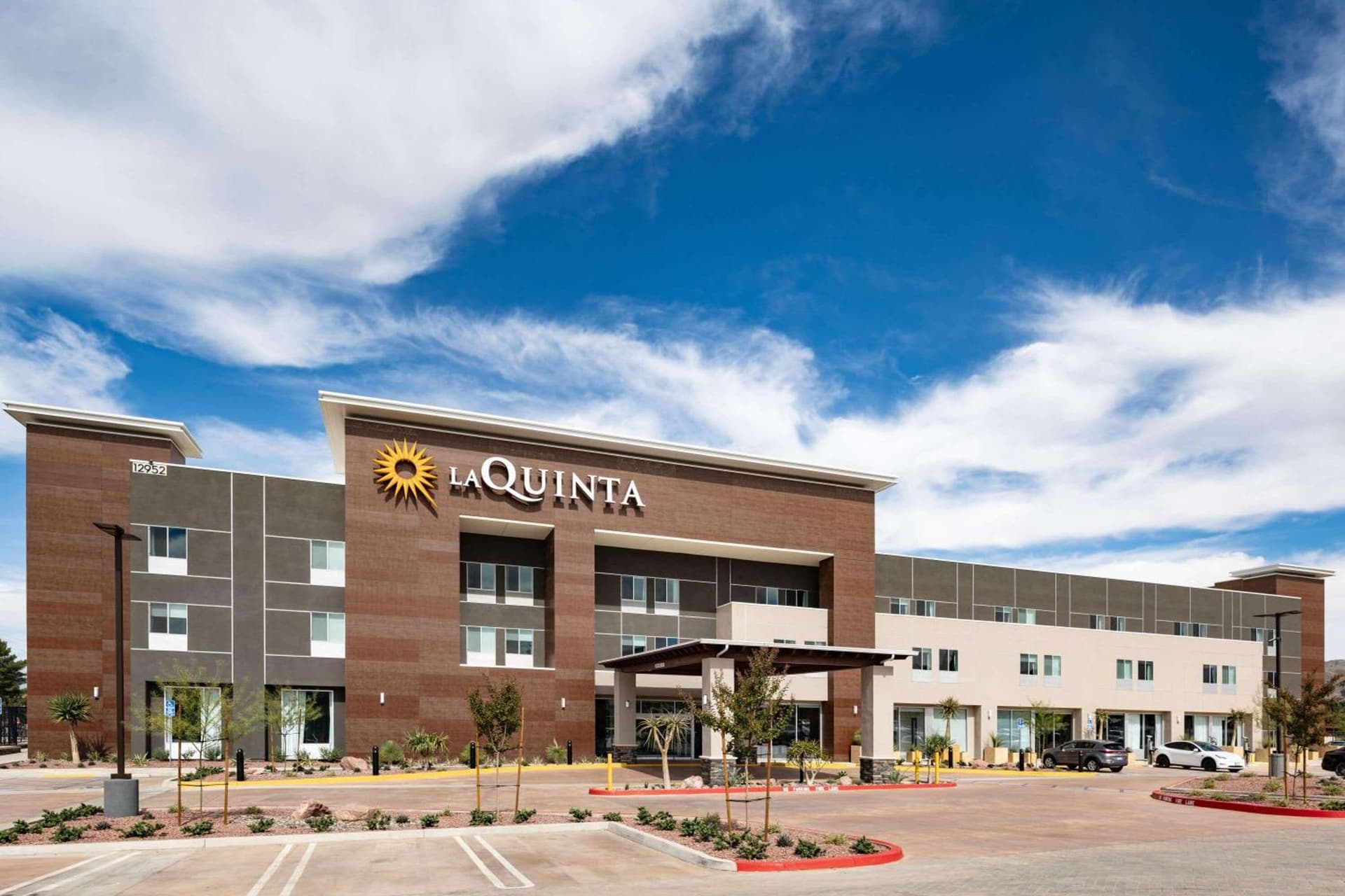 La Quinta Inn & Suites by Wyndham Yucaipa interior in Yucaipa, CA — gallery photo 2