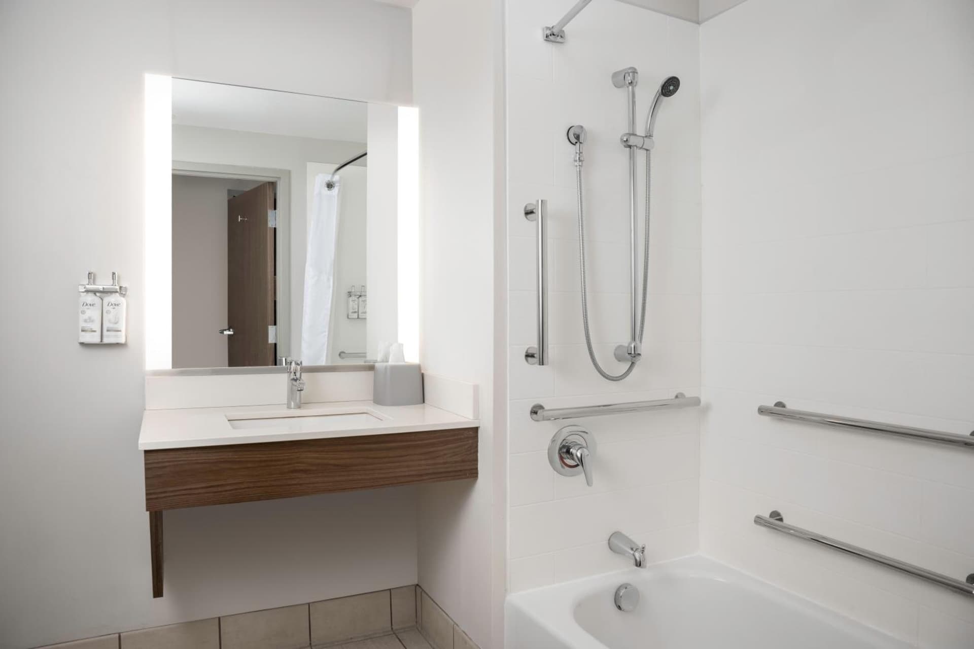 Holiday Inn Express & Suites Pittsburgh North Shore by IHG gallery photo in Pittsburgh, PA — image 81