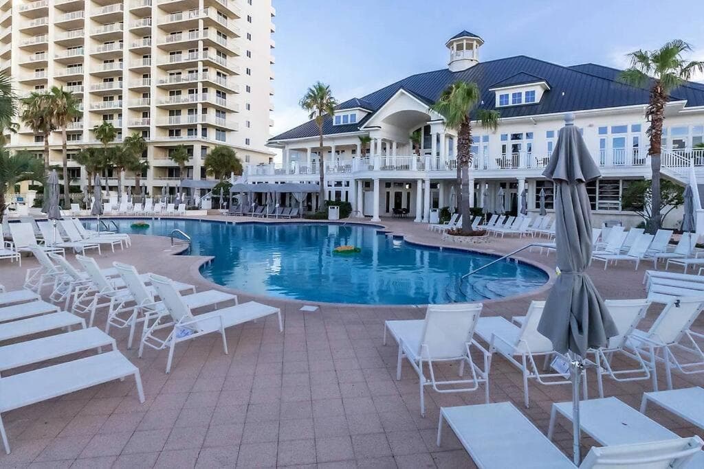 Avalon 1807 -Beachfront Condo-Amazing Views-Full of Amenities-Arcade-Fine Dining interior in Gulf Shores, AL — gallery photo 2