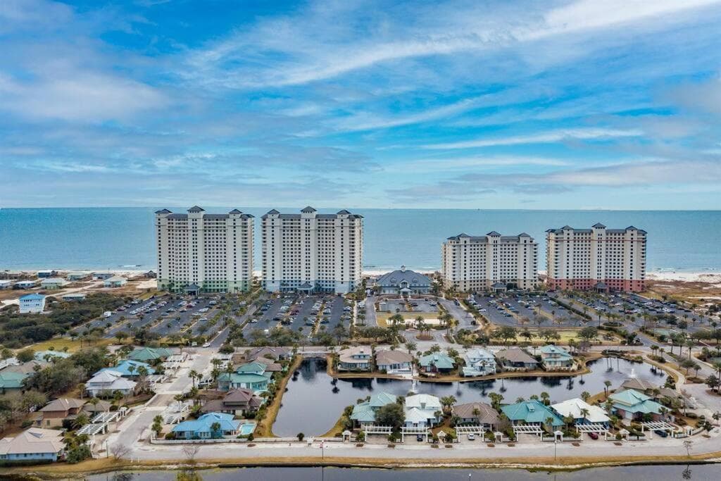 Avalon 1807 -Beachfront Condo-Amazing Views-Full of Amenities-Arcade-Fine Dining featured exterior or lobby in Gulf Shores, AL — similar hotel