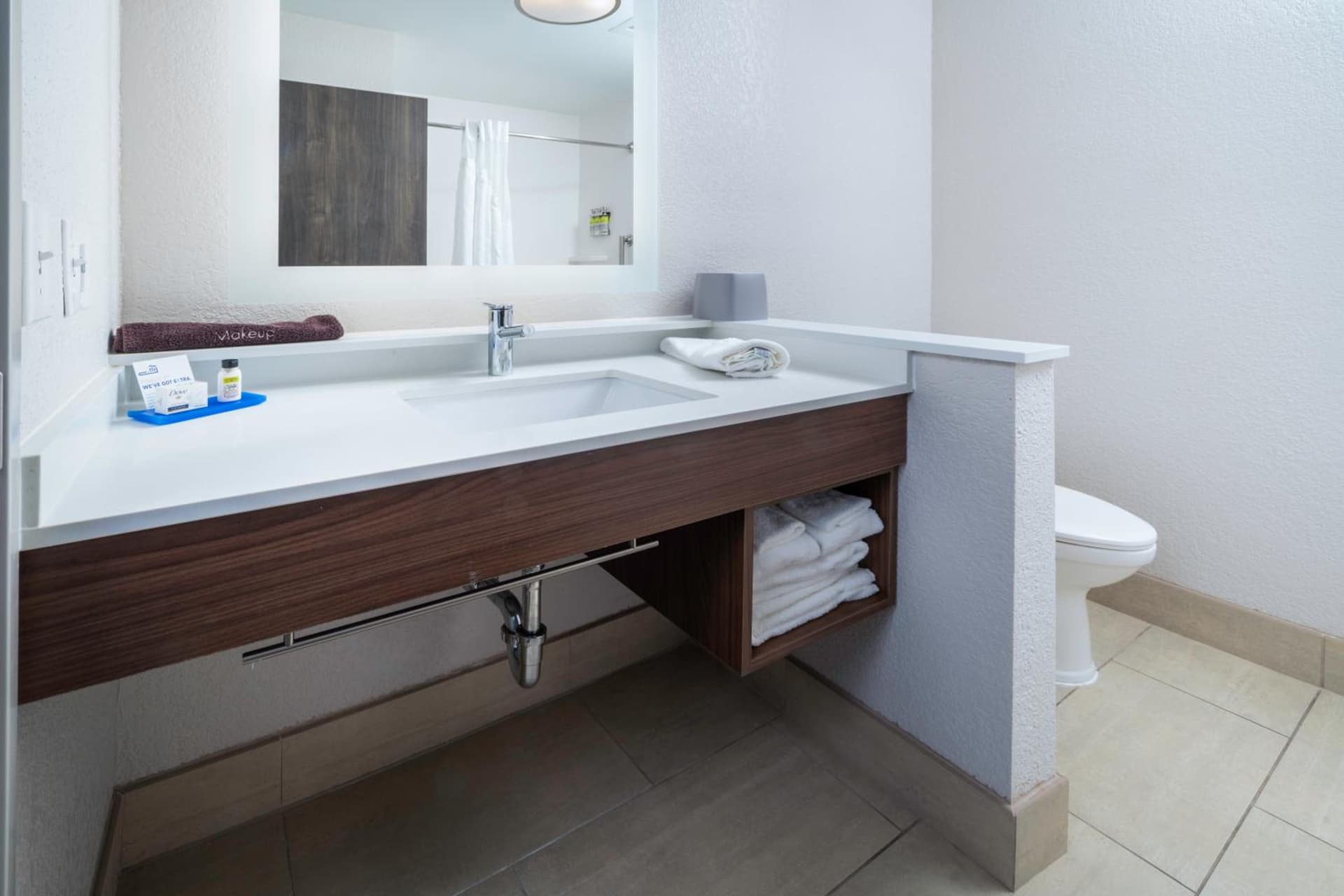 Holiday Inn Express & Suites - Florence - Cincinnati Airport by IHG interior in Florence, KY — gallery photo 2
