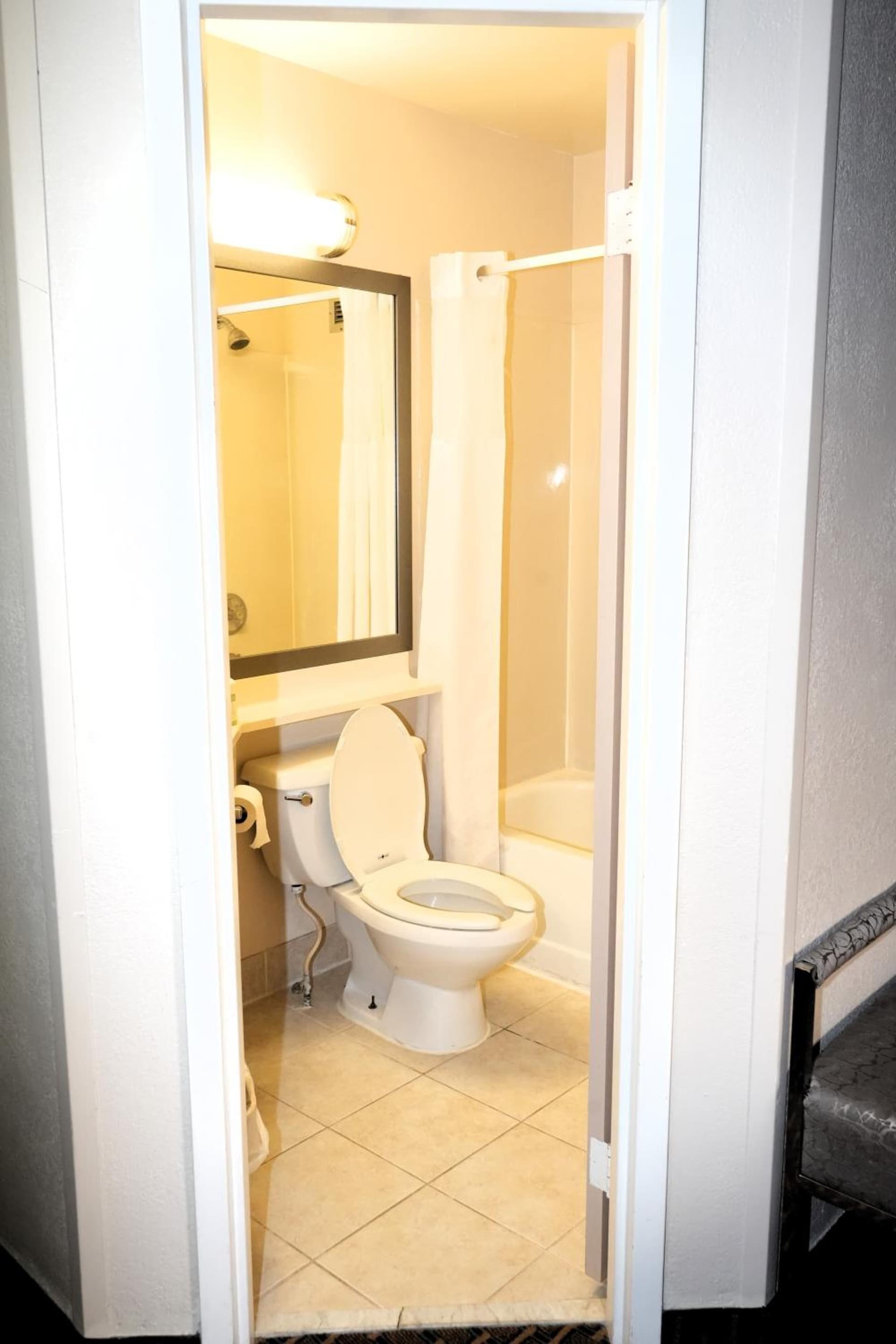 Copley Inn & Suites By OYO Akron OH gallery photo in Akron, OH — image 22
