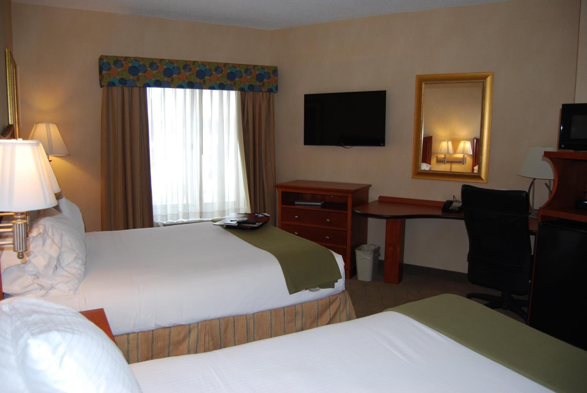 Holiday Inn Express Hotel & Suites Auburn Hills by IHG interior in Auburn Hills, MI — gallery photo 2