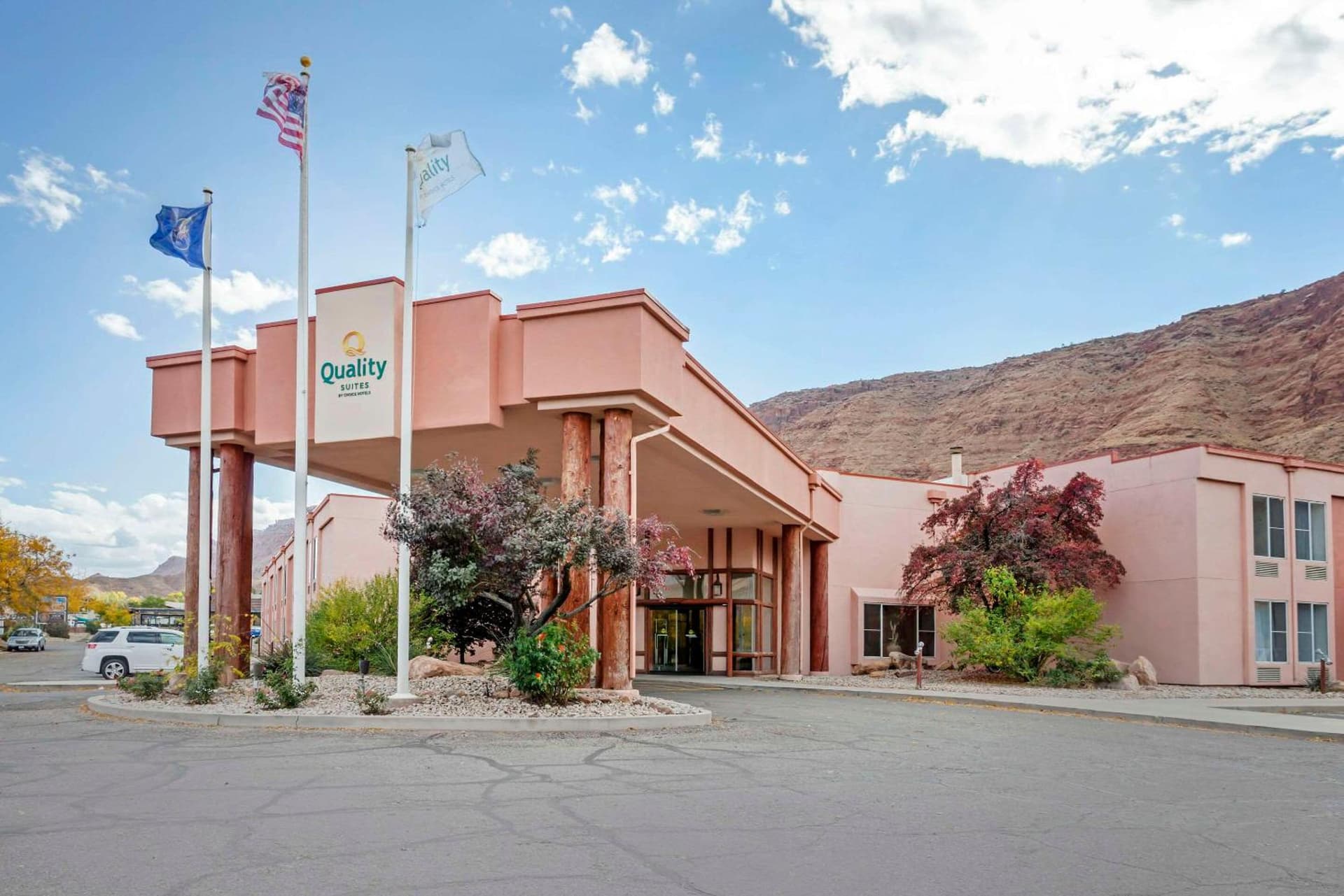 Quality Suites Moab near Arches National Park interior in Moab, UT — gallery photo 2