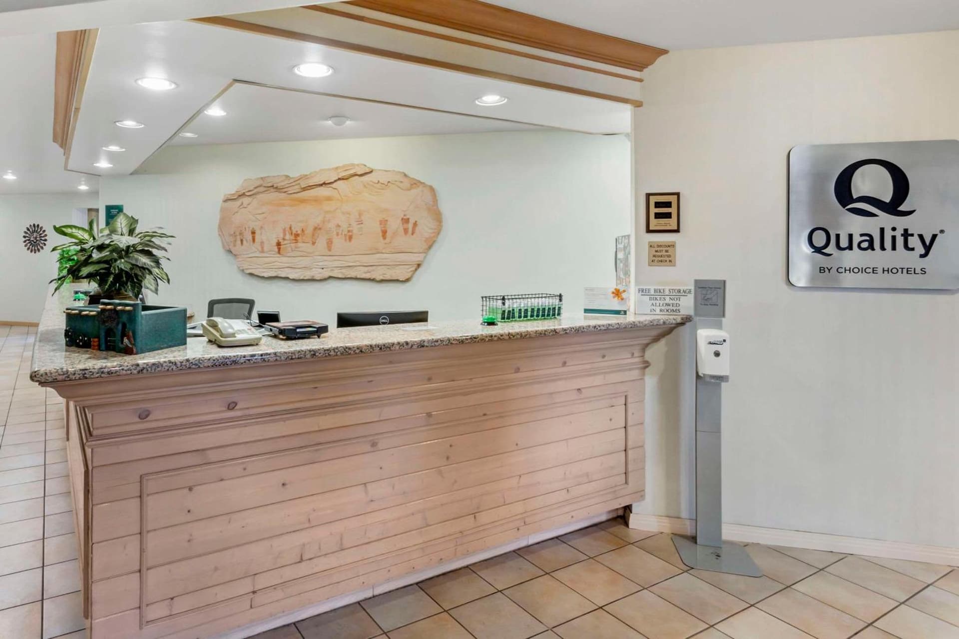 Quality Suites Moab near Arches National Park property views in Moab, UT — gallery photo 3