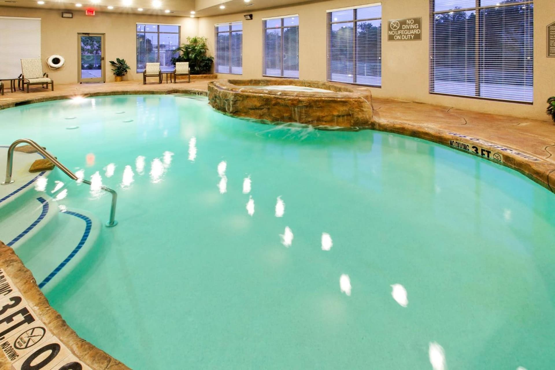 Holiday Inn Express Hotel & Suites Mansfield by IHG interior in Mansfield, TX — gallery photo 2