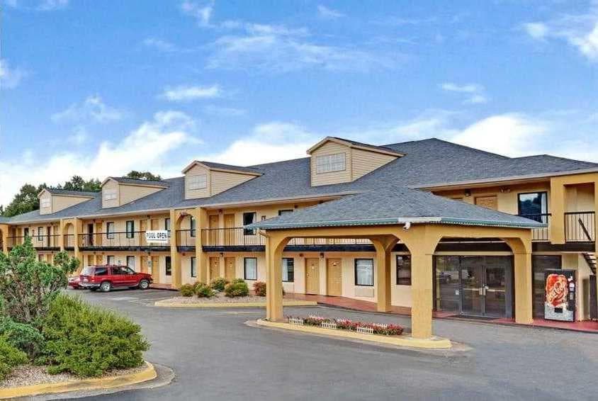Red Carpet Inn & Suites exterior or lobby in Newnan, GA — main listing photo