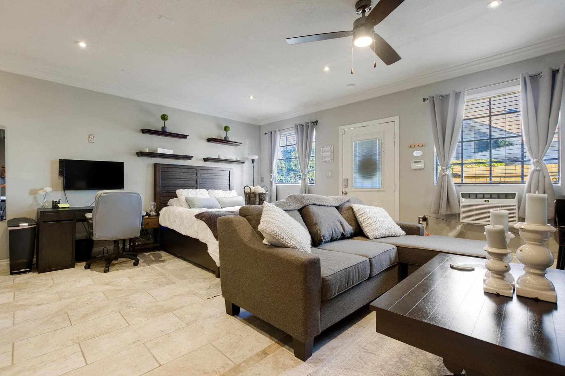 Luxury Cozy Studio with Firepit gallery photo in Vista, CA — image 21