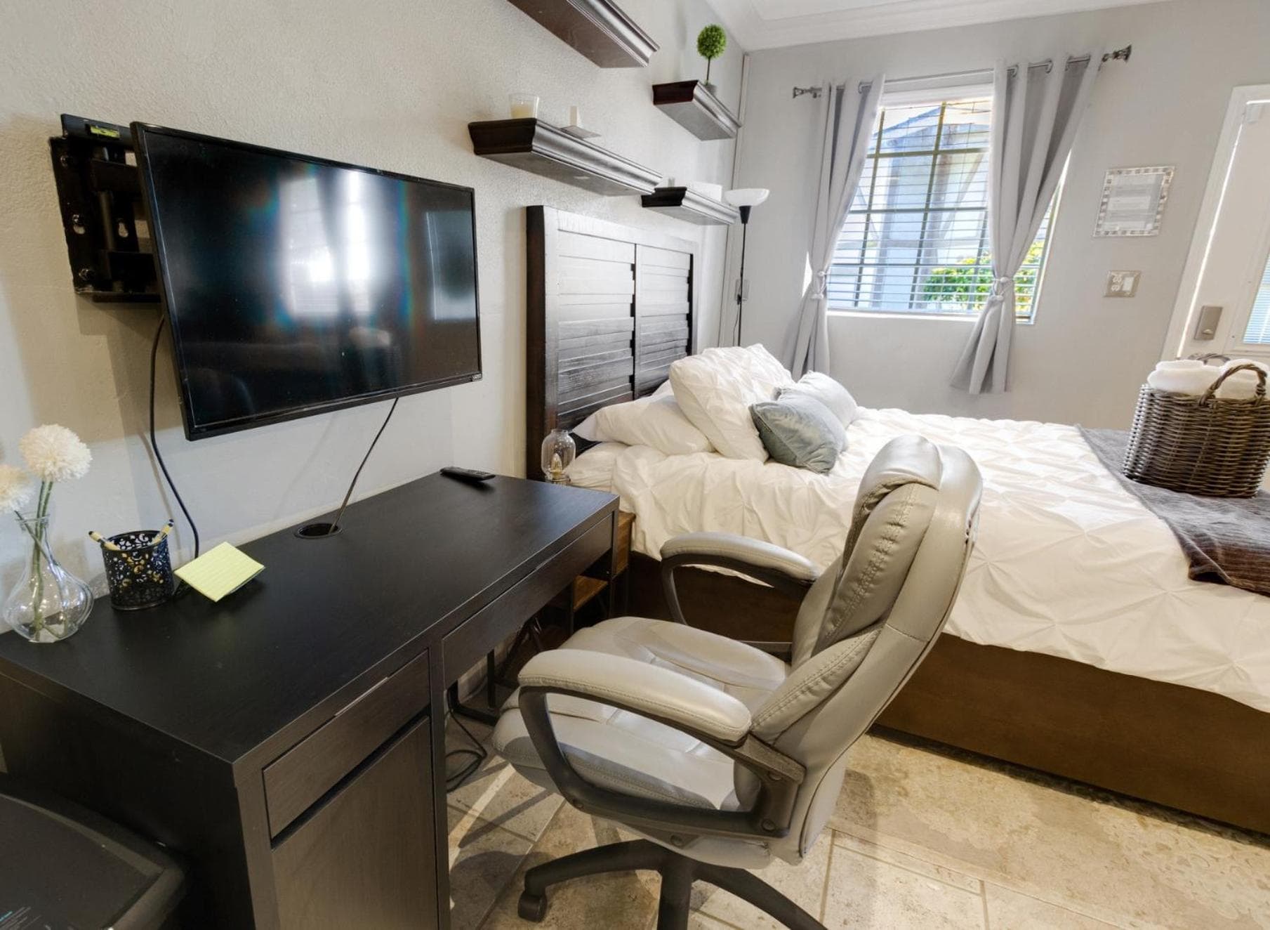 Luxury Cozy Studio with Firepit gallery photo in Vista, CA — image 6