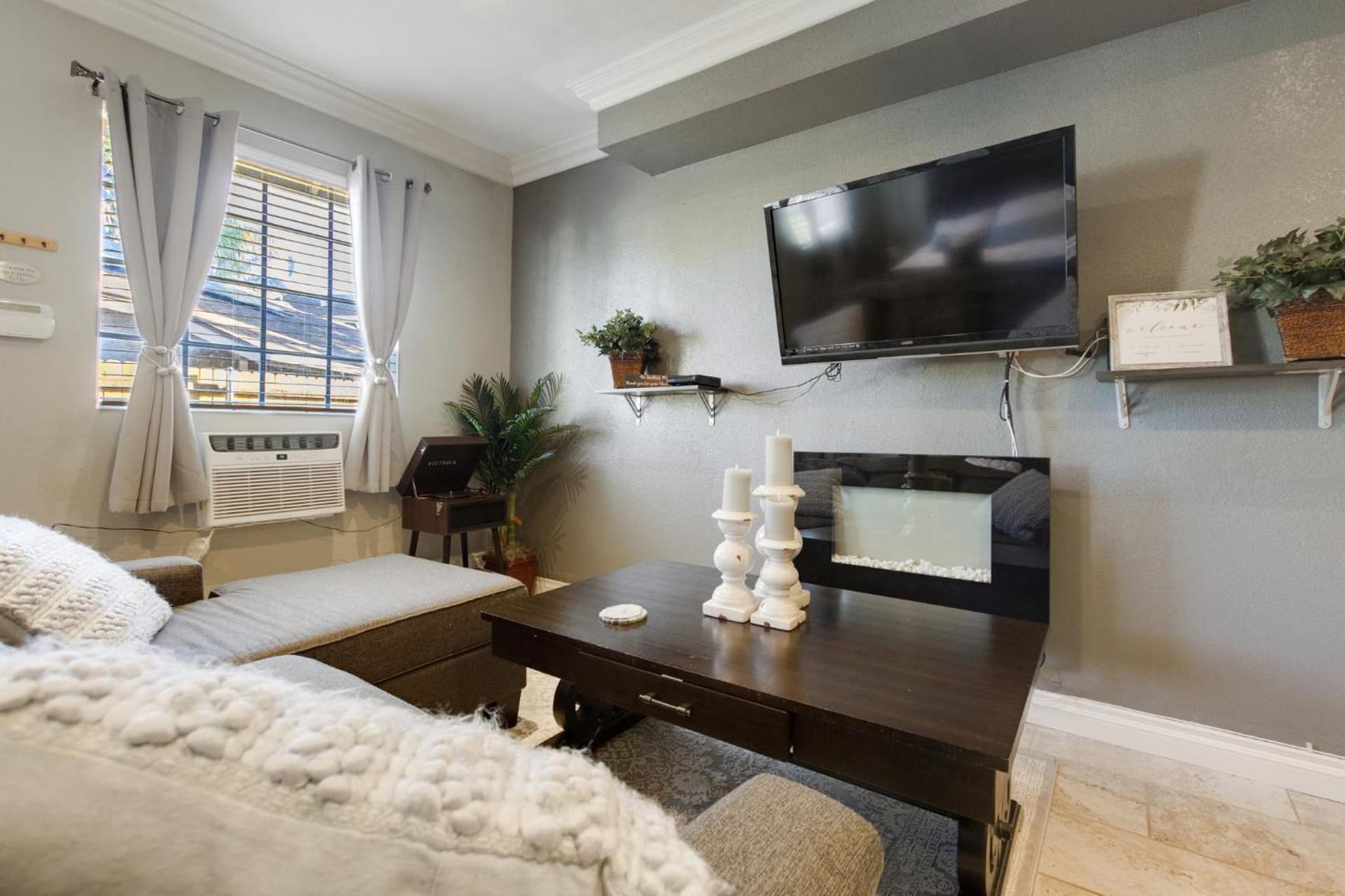 Luxury Cozy Studio with Firepit gallery photo in Vista, CA — image 7