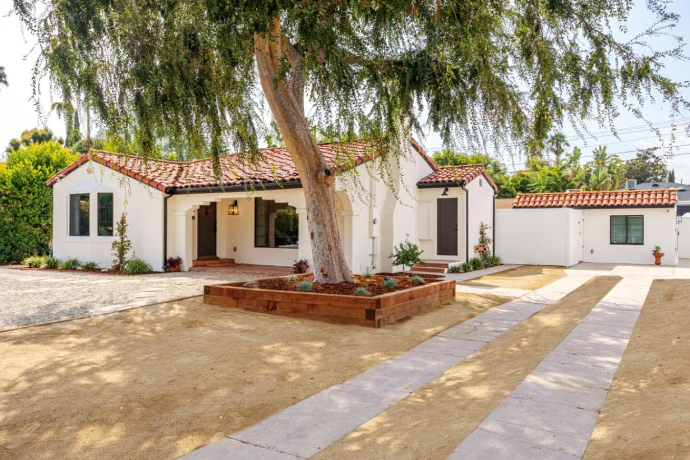 Beautiful Guest Studio near Universal Studios sleeps 4 interior in Los Angeles, CA — gallery photo 2