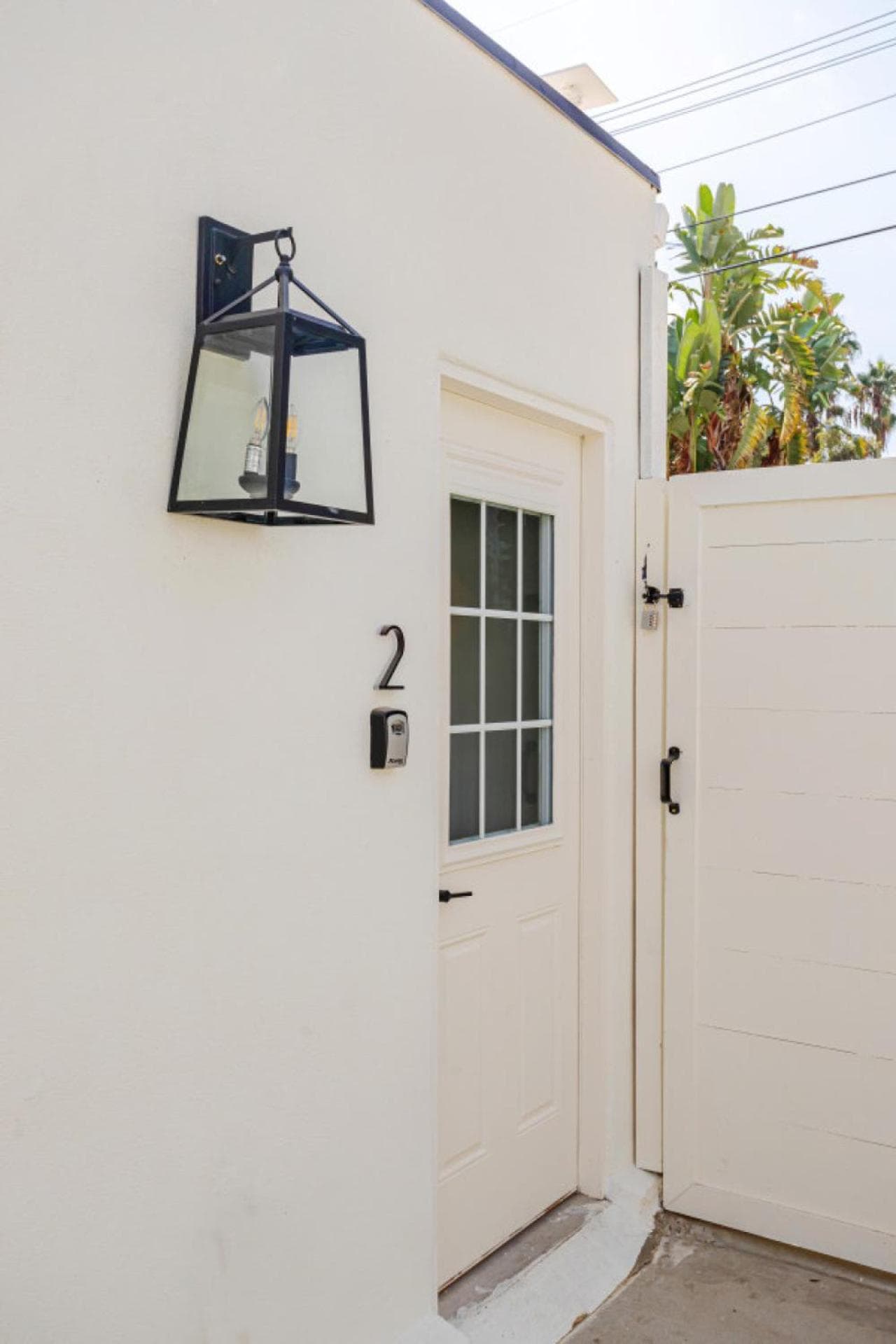 Beautiful Guest Studio near Universal Studios sleeps 4 featured exterior or lobby in Los Angeles, CA — similar hotel