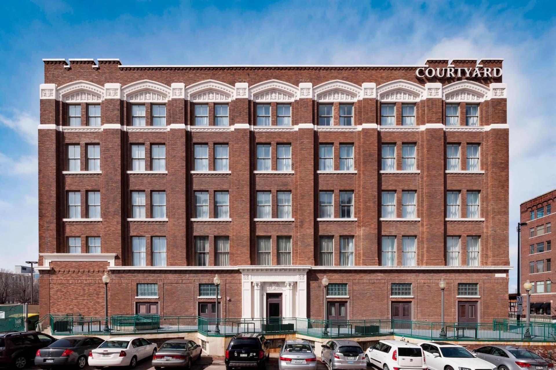Courtyard Omaha Downtown/Old Market Area interior in Omaha, NE — gallery photo 2