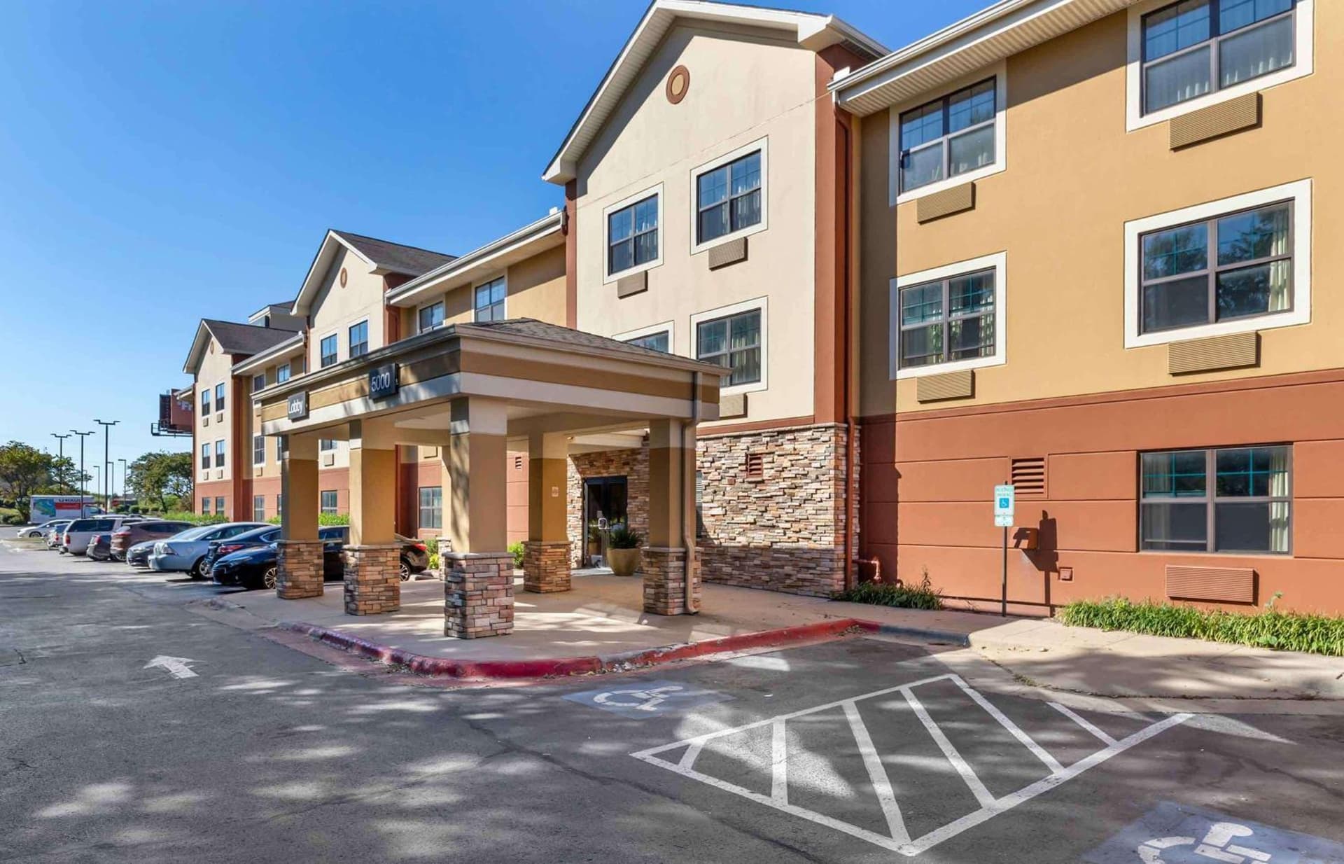 Extended Stay America Select Suites - Fayetteville - Springdale interior in Springdale, AR — gallery photo 2