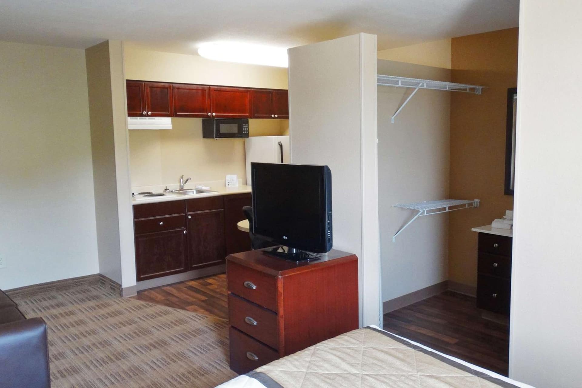 Extended Stay America Suites - Houston - Med Ctr - NRG Park - Braeswood Blvd property views in Houston, TX — gallery photo 3