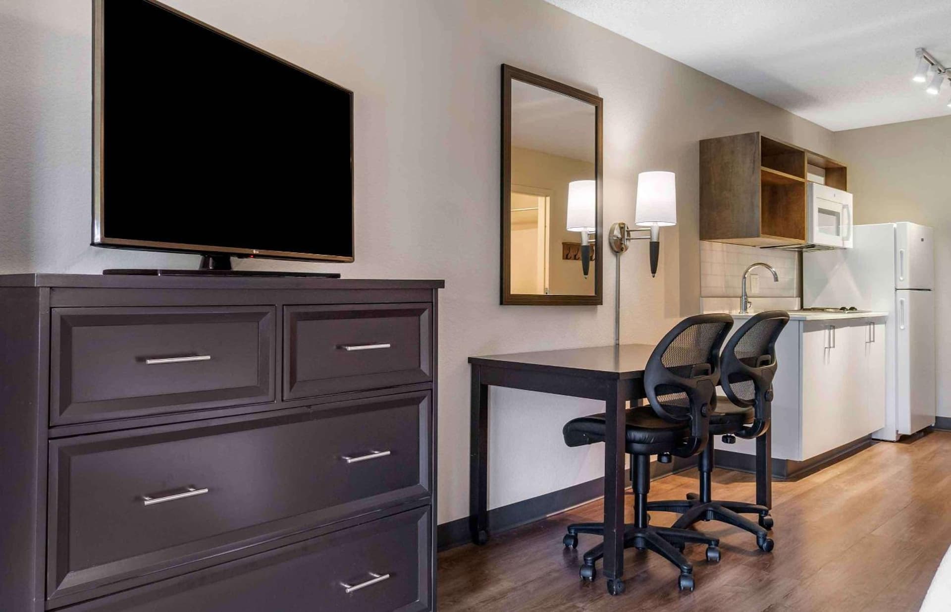 Extended Stay America Premier Suites - Seattle - Bellevue - Downtown gallery photo in Bellevue, WA — image 5