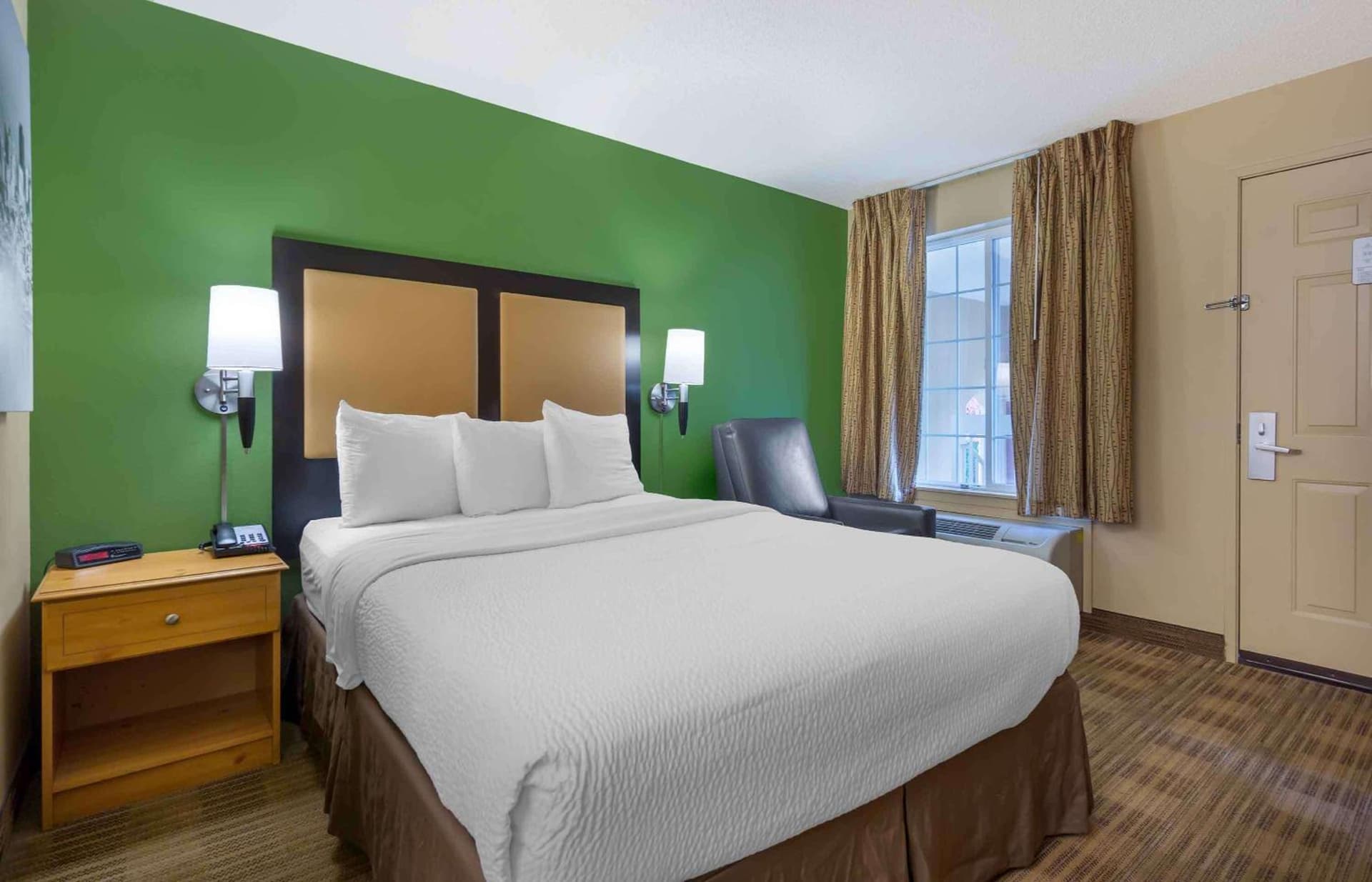 Extended Stay America Suites - Seattle - Bellevue - Factoria interior in Bellevue, WA — gallery photo 2