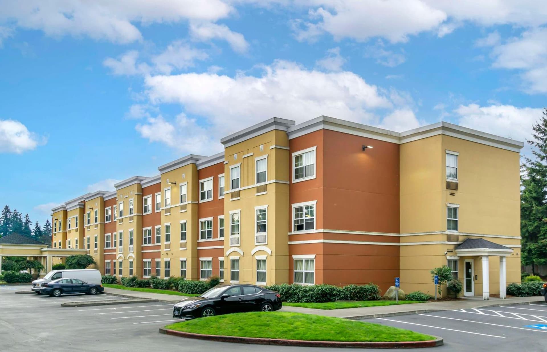 Extended Stay America Suites - Seattle - Everett - Silverlake interior in Murphys Corner, WA — gallery photo 2