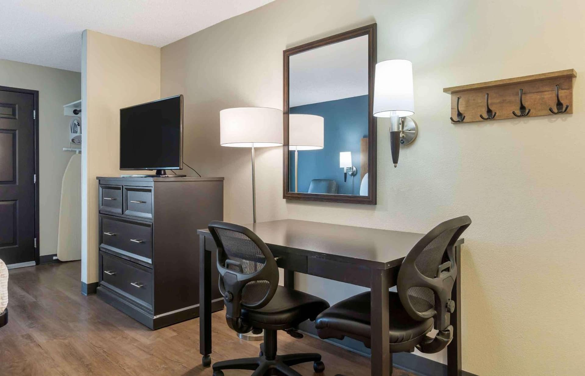 Extended Stay America Suites - Seattle - Redmond gallery photo in Bellevue, WA — image 12