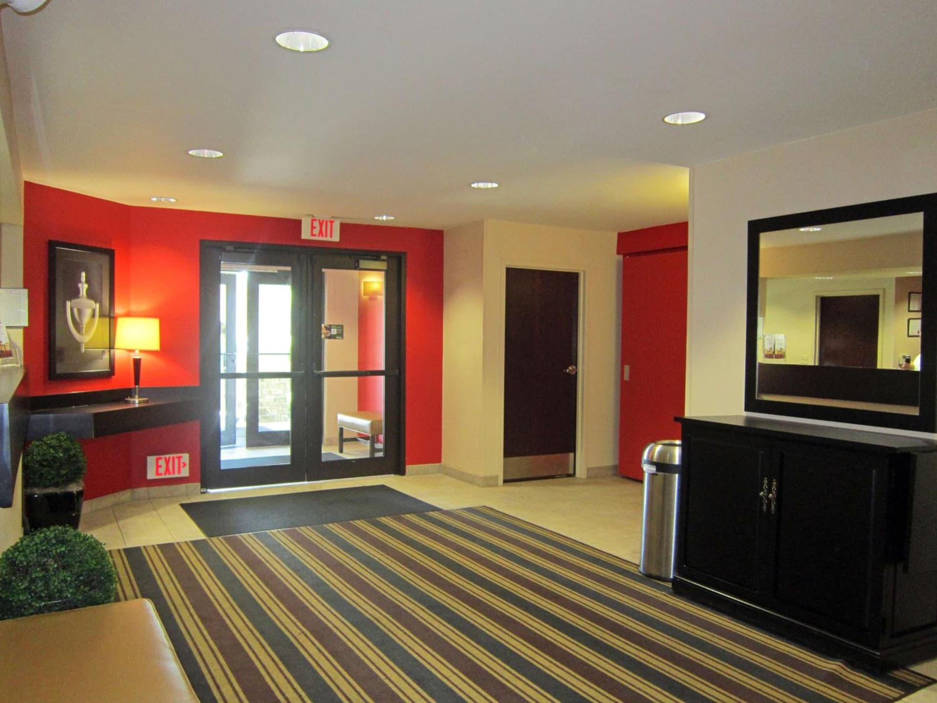 Extended Stay America Suites - Seattle - Mukilteo interior in Mukilteo, WA — gallery photo 2