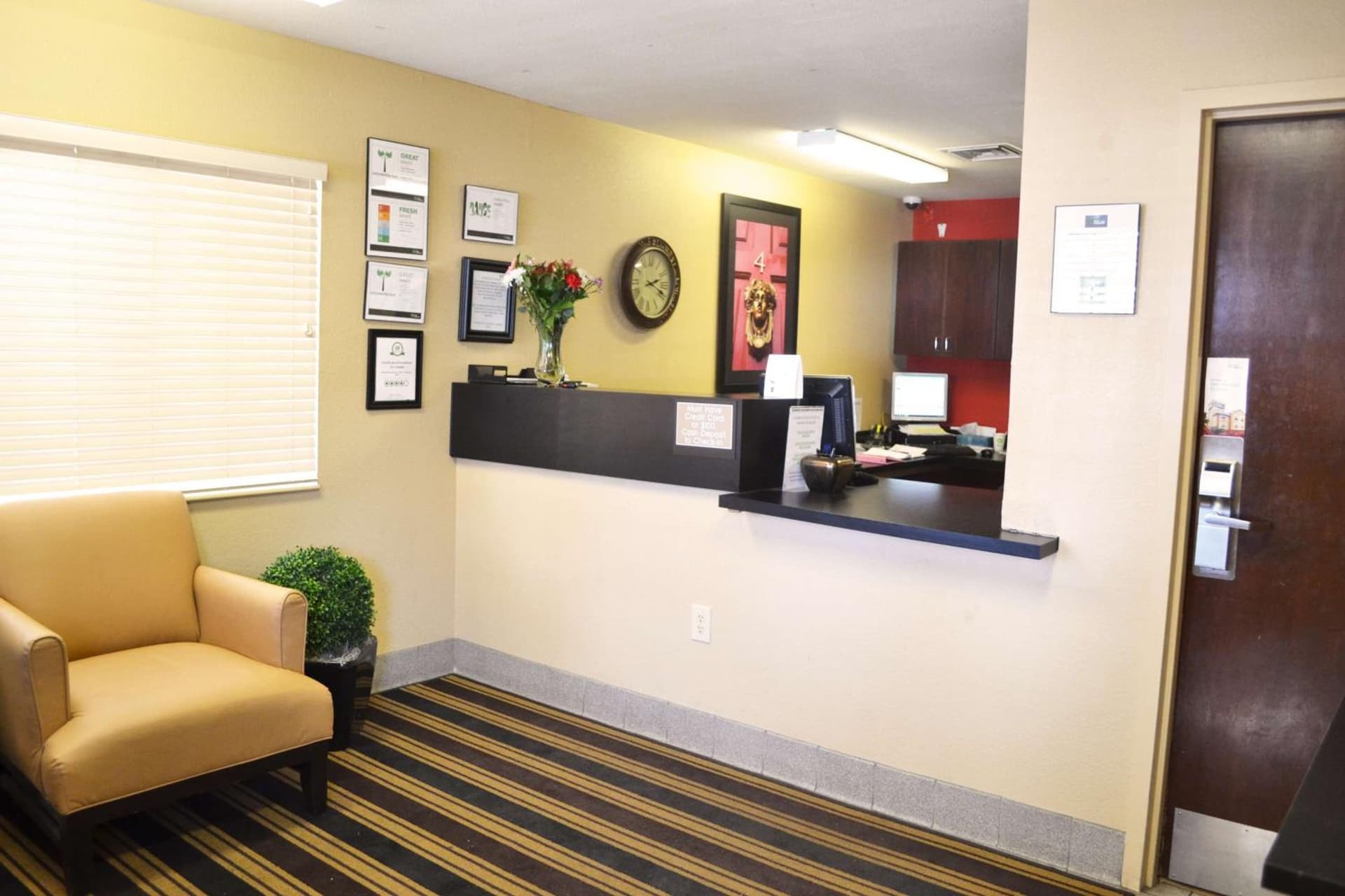Extended Stay America Select Suites - Denver - Lakewood South interior in Lakewood, CO — gallery photo 2