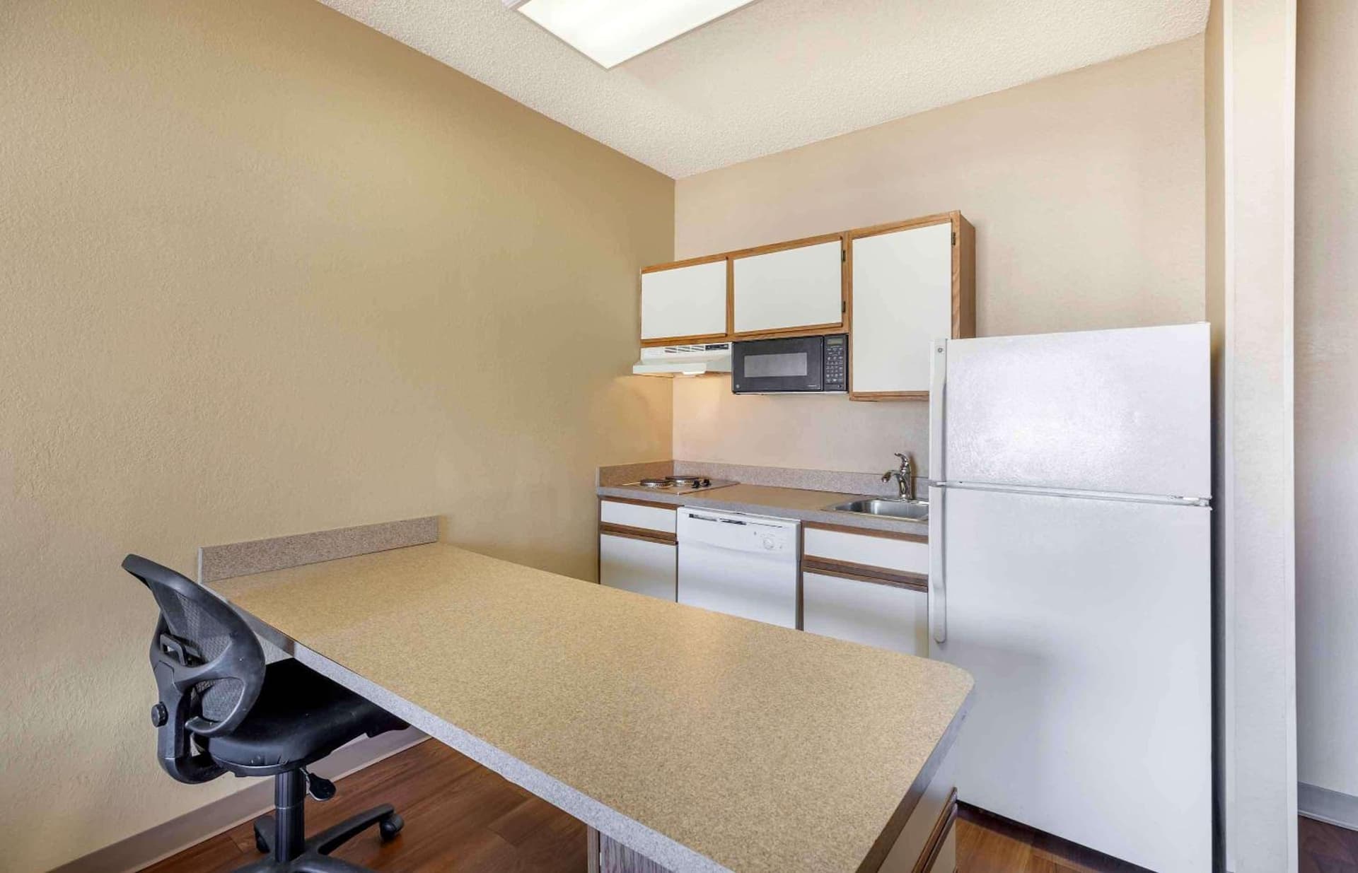 Extended Stay America Select Suites - Denver - Tech Center South - Greenwood Village gallery photo in Centennial, CO — image 30