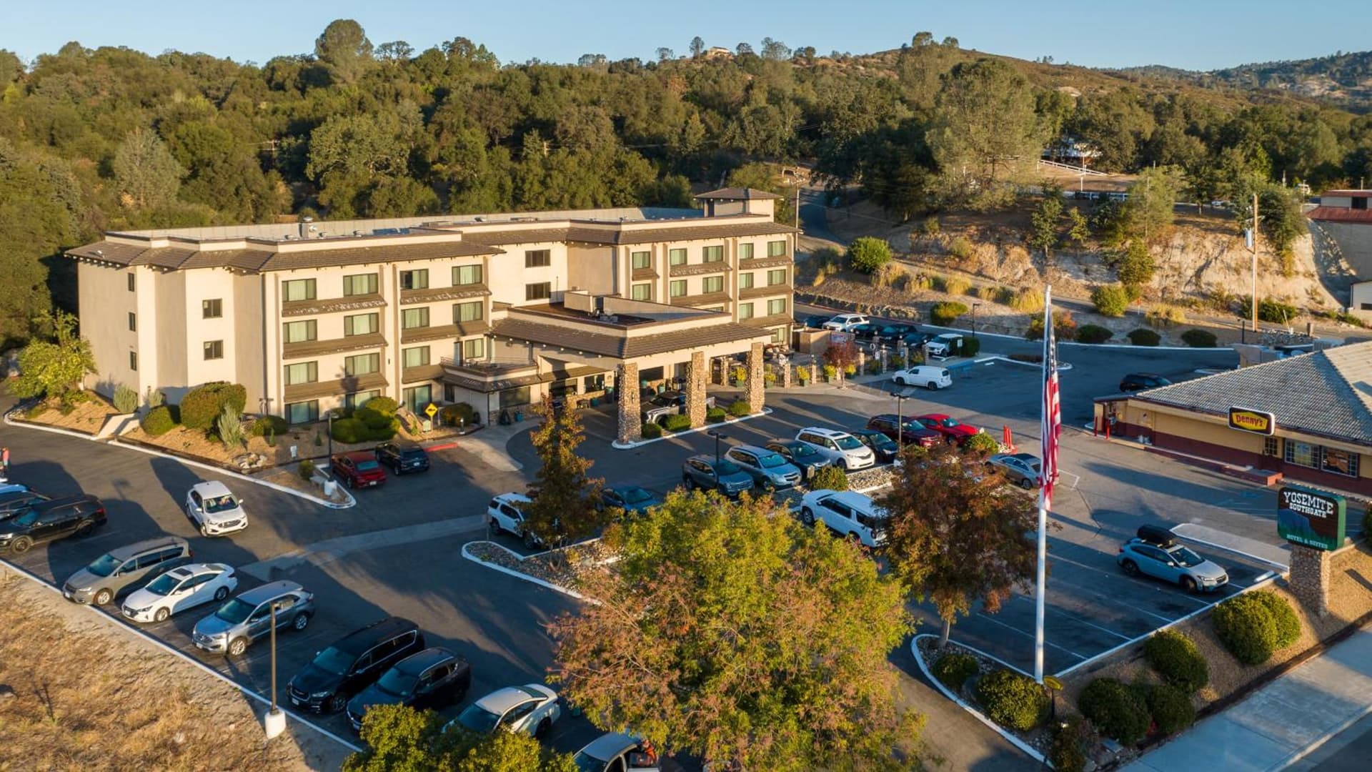 Yosemite Southgate Hotel & Suites property views in Oakhurst, CA — gallery photo 3