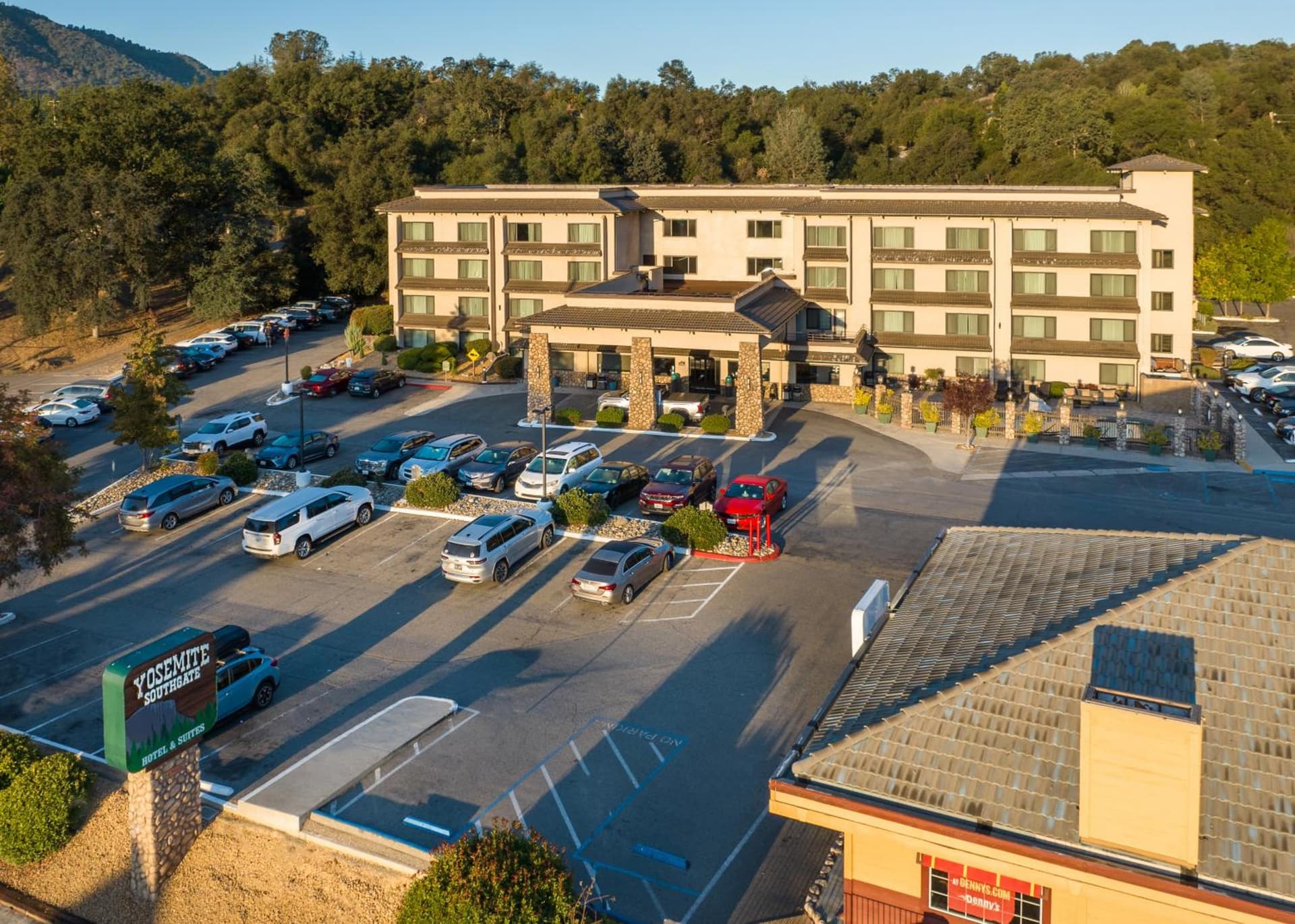 Yosemite Southgate Hotel & Suites interior in Oakhurst, CA — gallery photo 2