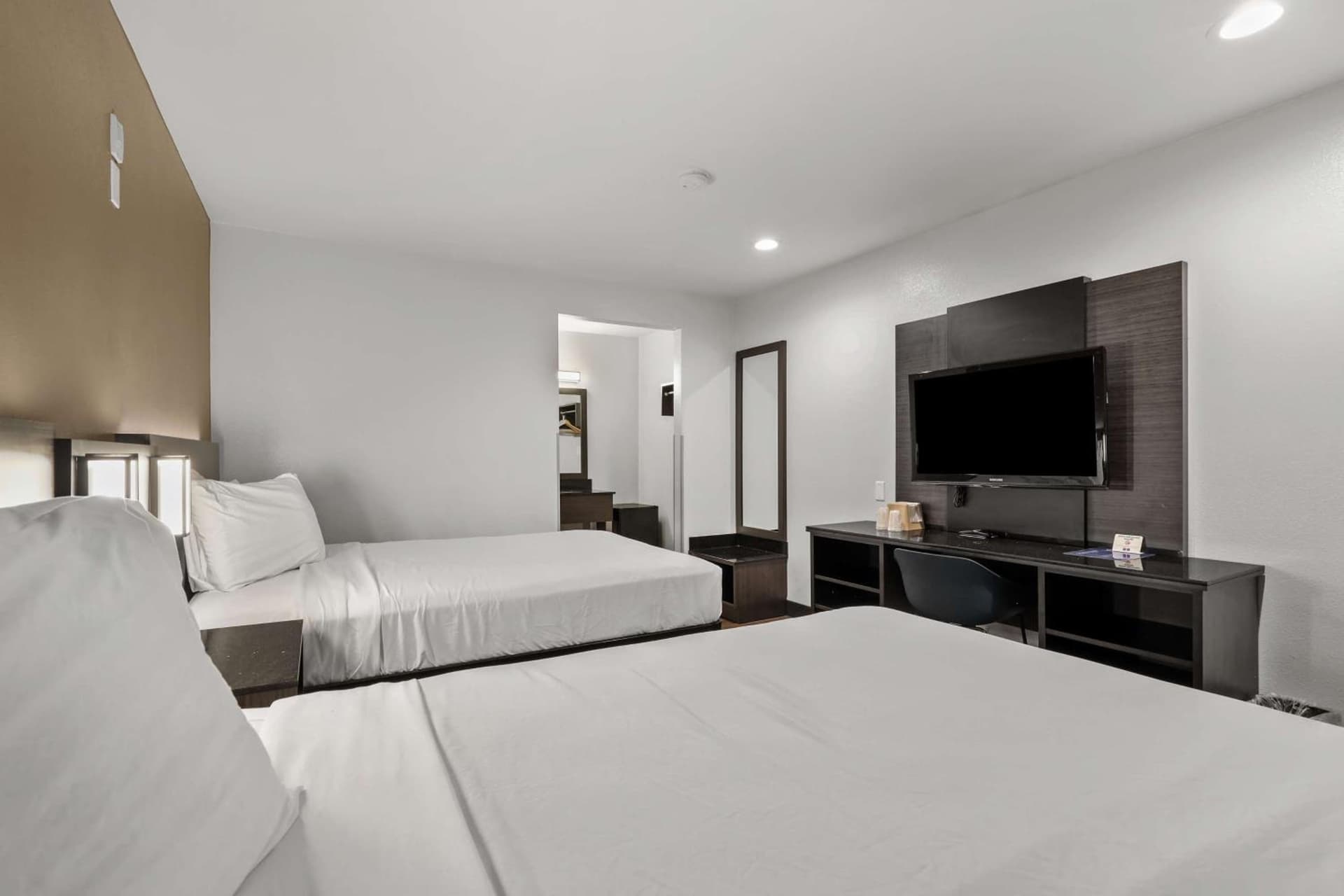 Motel 6-Escondido, CA interior in Escondido, CA — gallery photo 2