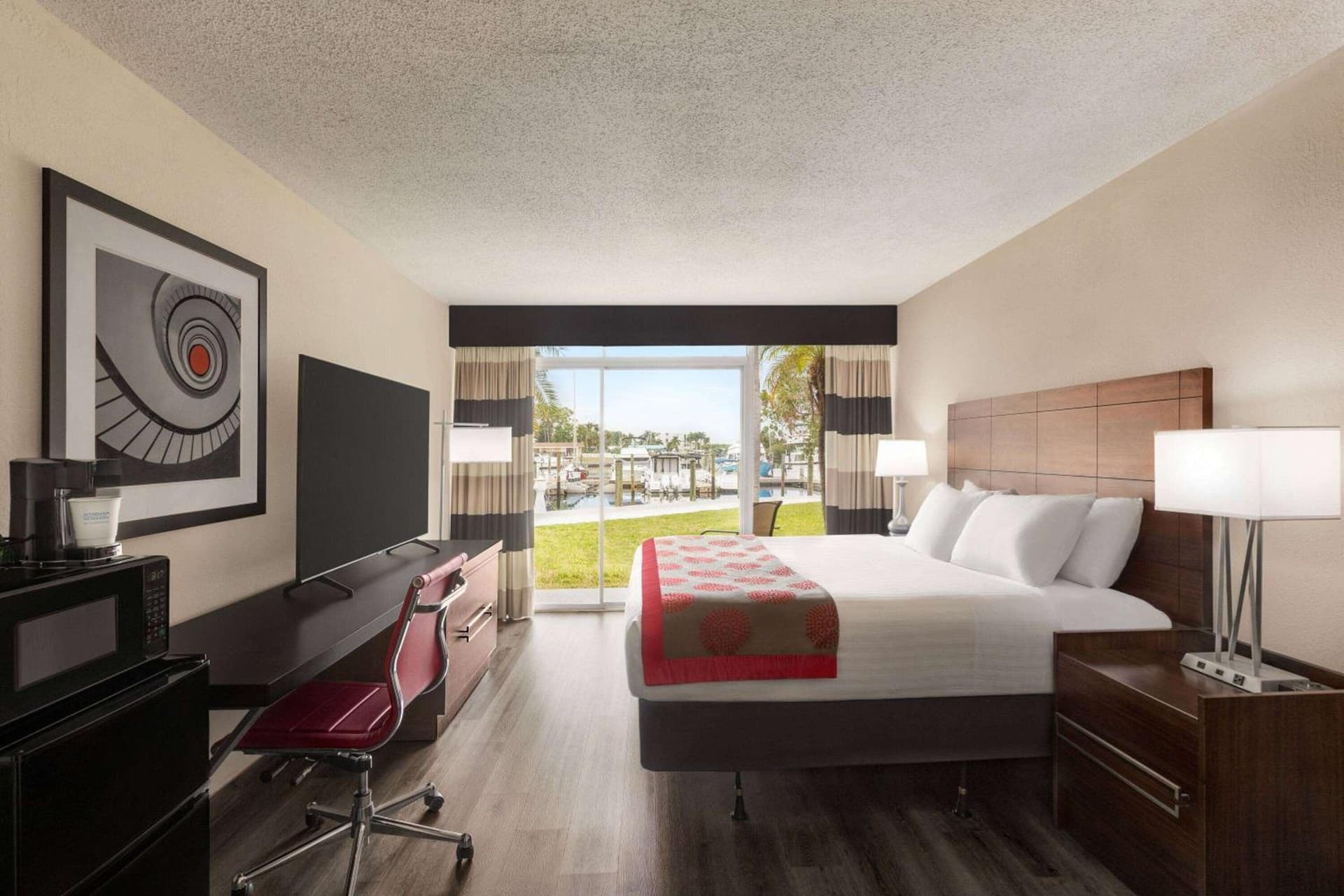 Ramada by Wyndham Sarasota Waterfront gallery photo in Sarasota, FL — image 33