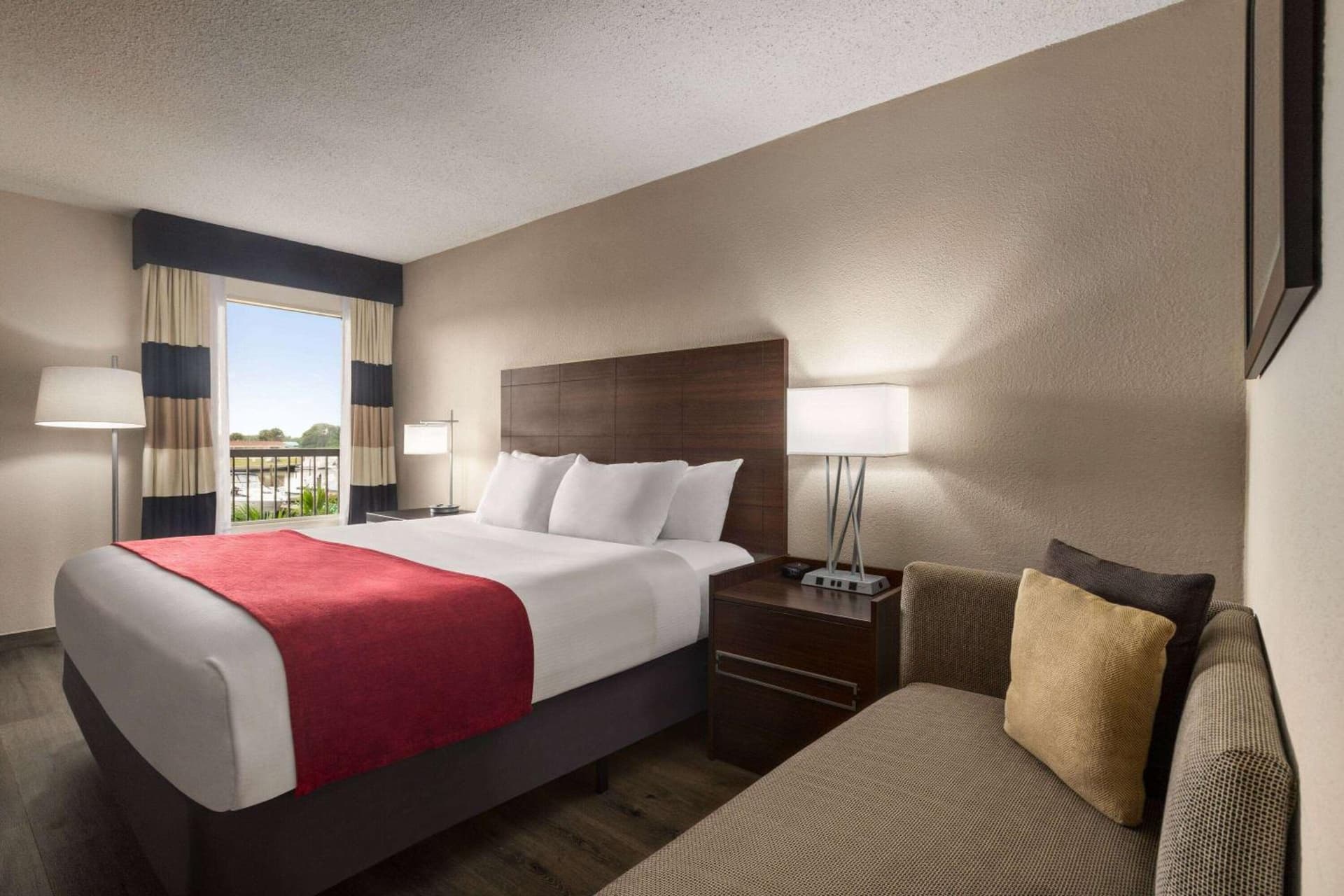 Ramada by Wyndham Sarasota Waterfront gallery photo in Sarasota, FL — image 50