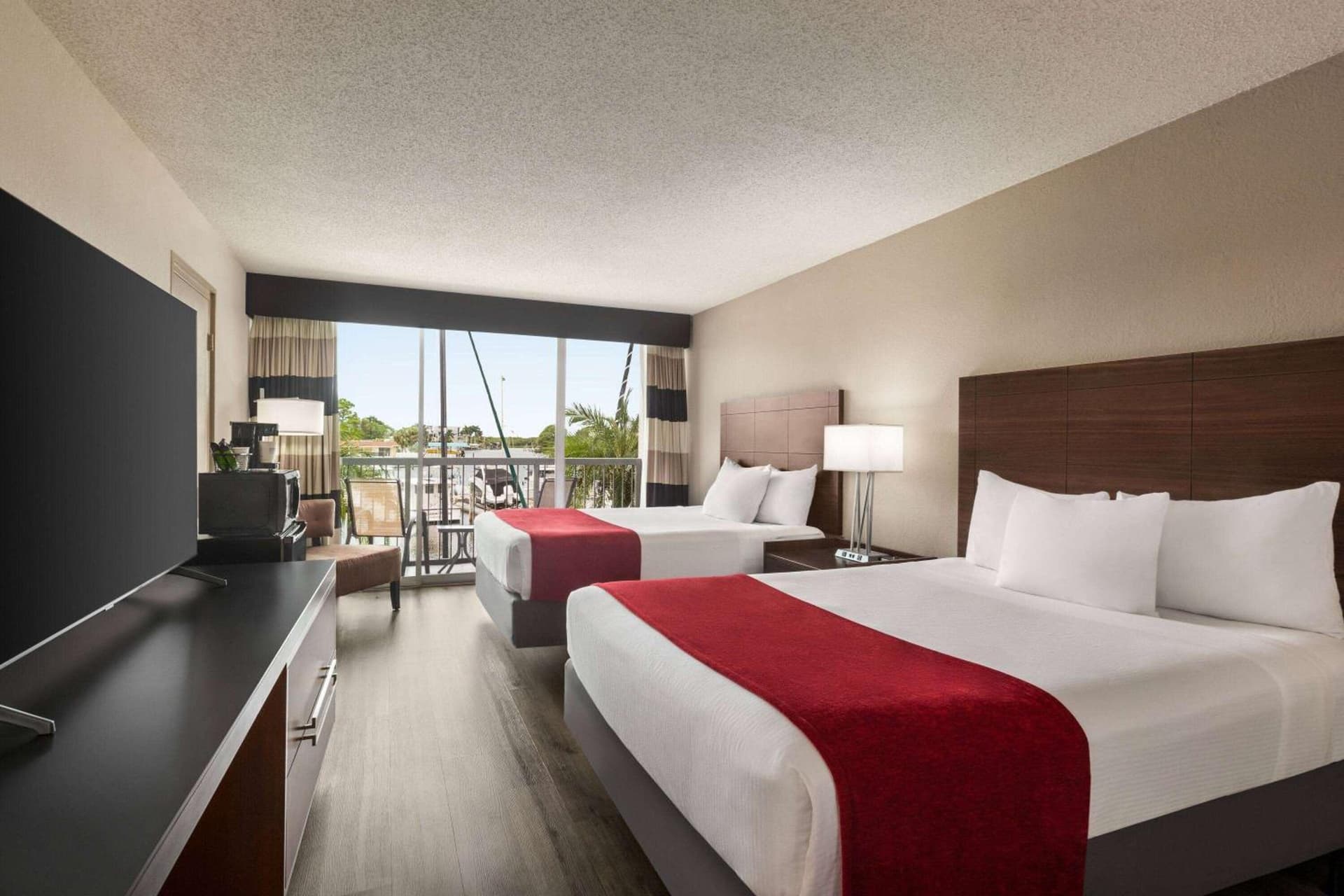 Ramada by Wyndham Sarasota Waterfront gallery photo in Sarasota, FL — image 8