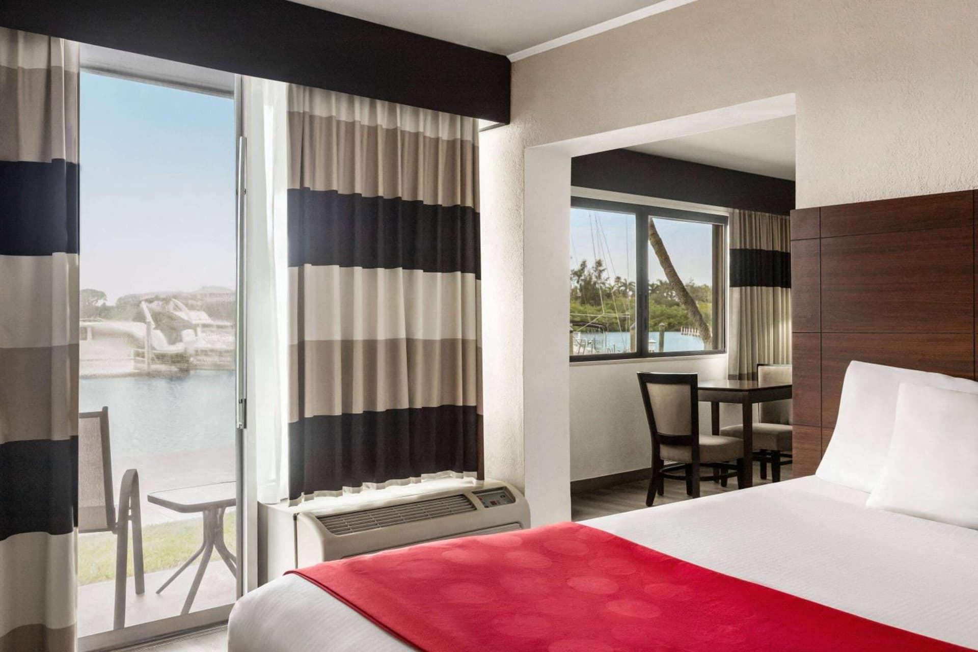 Ramada by Wyndham Sarasota Waterfront gallery photo in Sarasota, FL — image 16