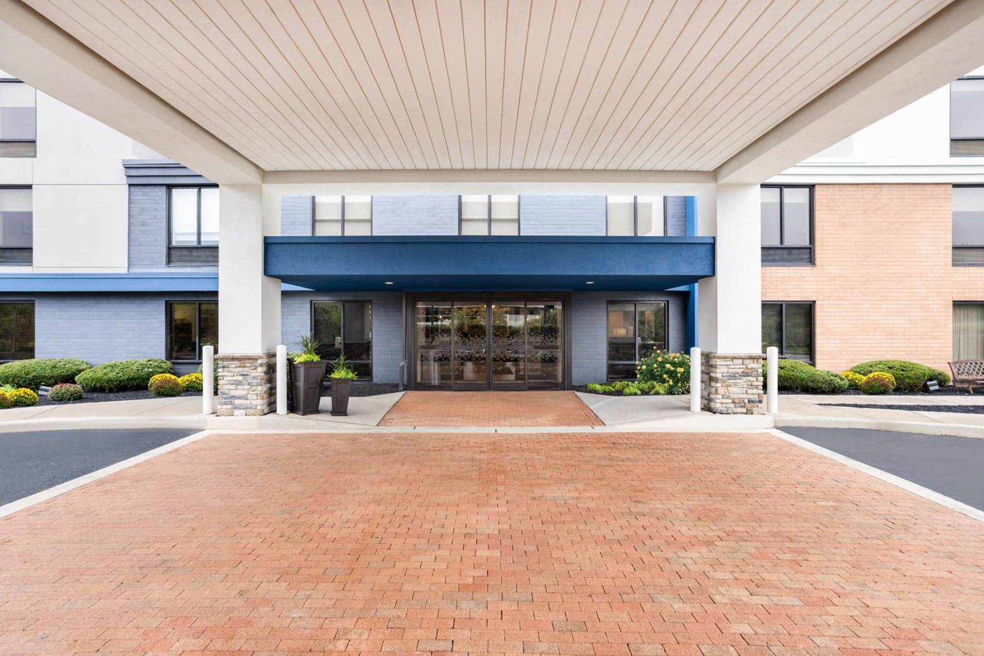 Hampton Inn & Suites Valley Forge/Oaks interior in Phoenixville, PA — gallery photo 2