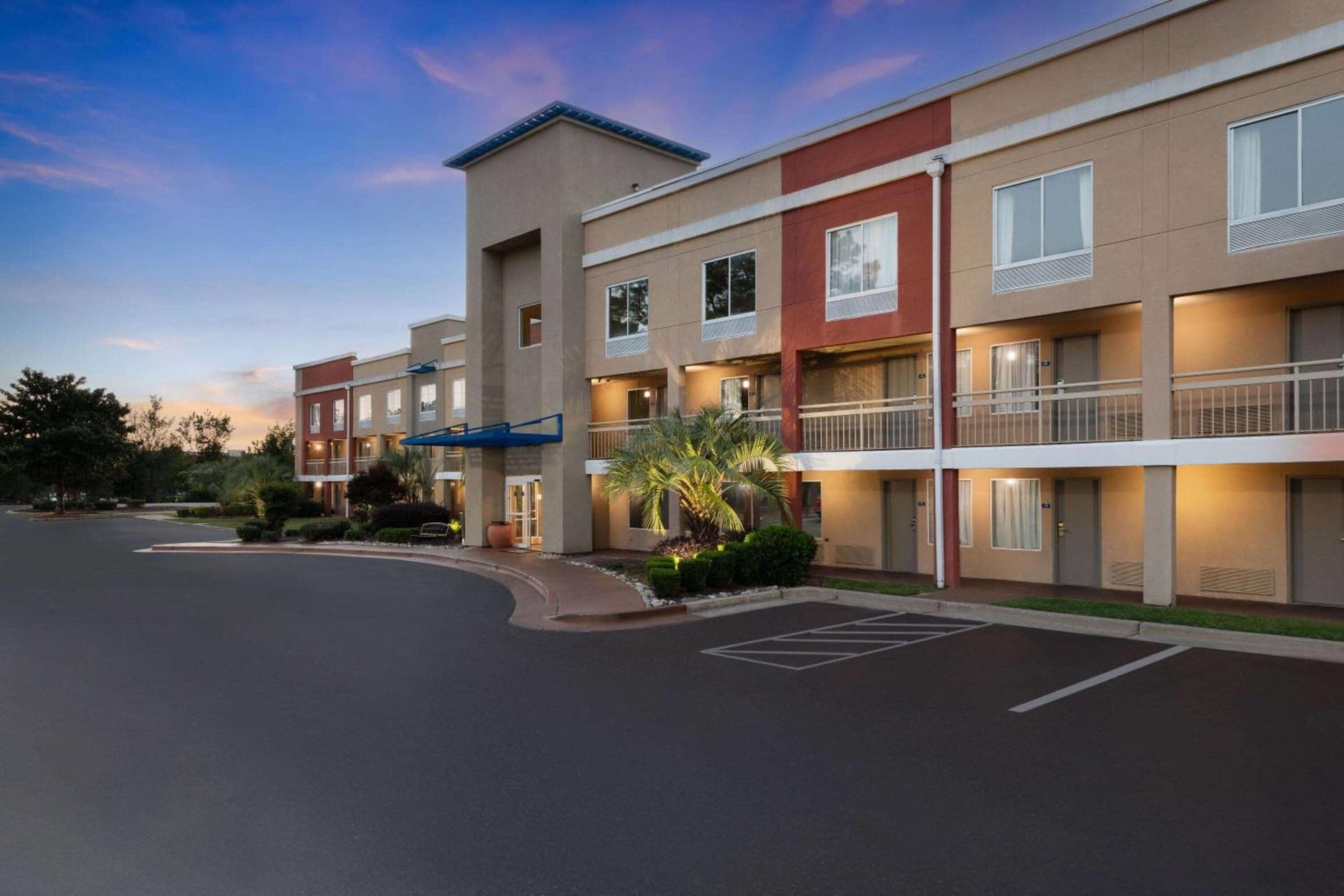 Days Inn by Wyndham Florence Near Civic Center property views in Florence, SC — gallery photo 3