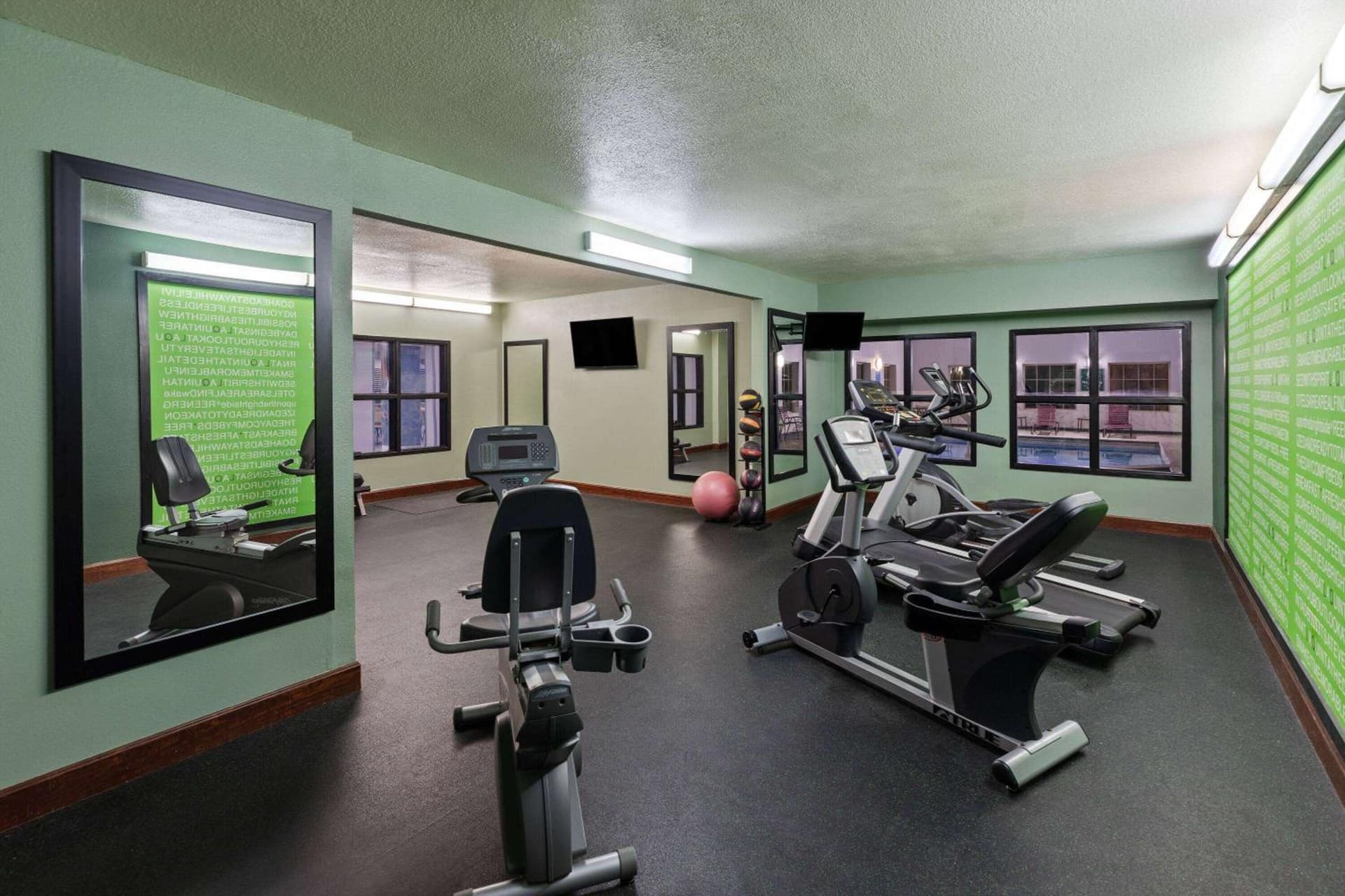 La Quinta by Wyndham Olathe gallery photo in Olathe, KS — image 24