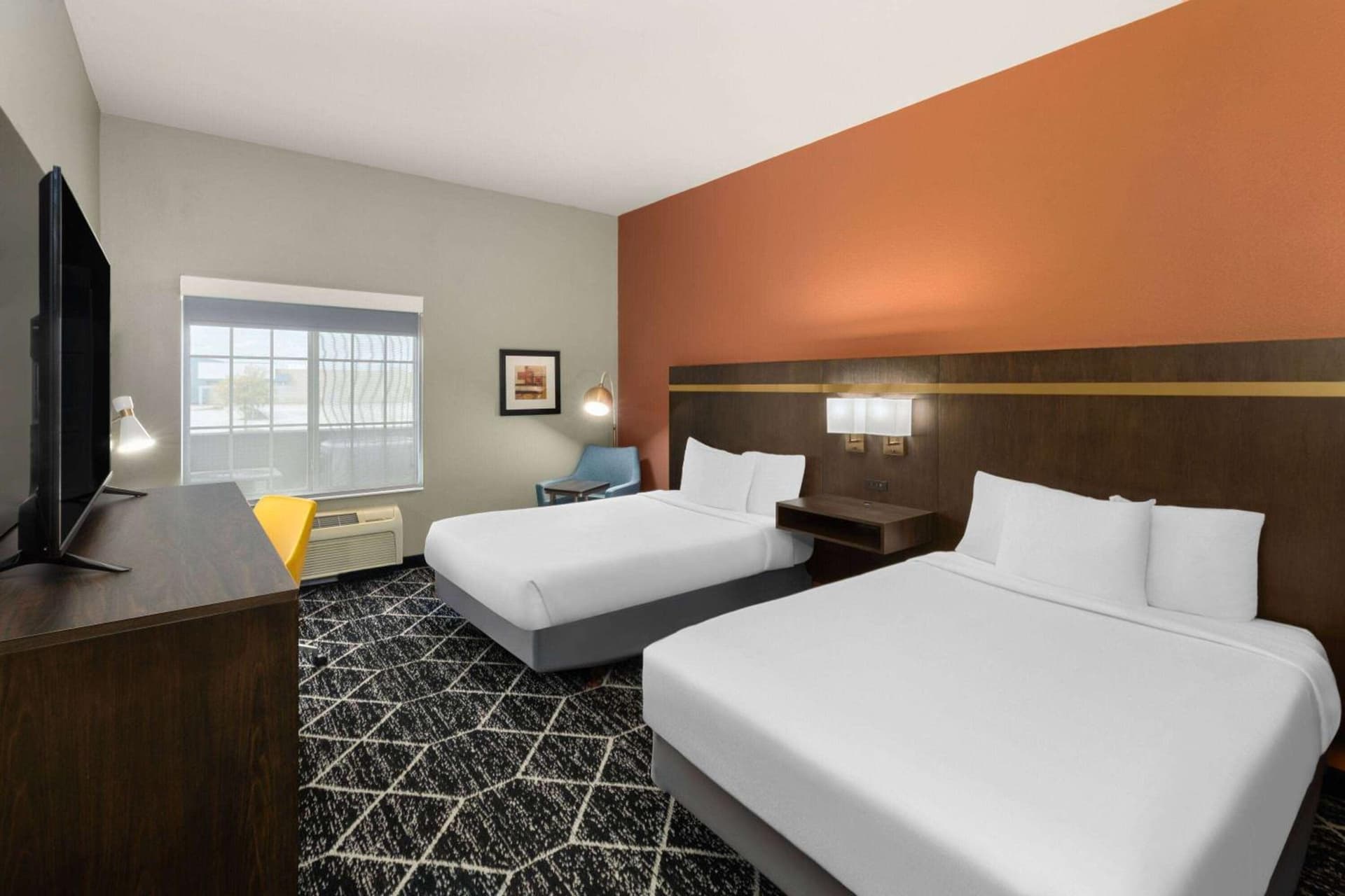 La Quinta by Wyndham Olathe interior in Olathe, KS — gallery photo 2