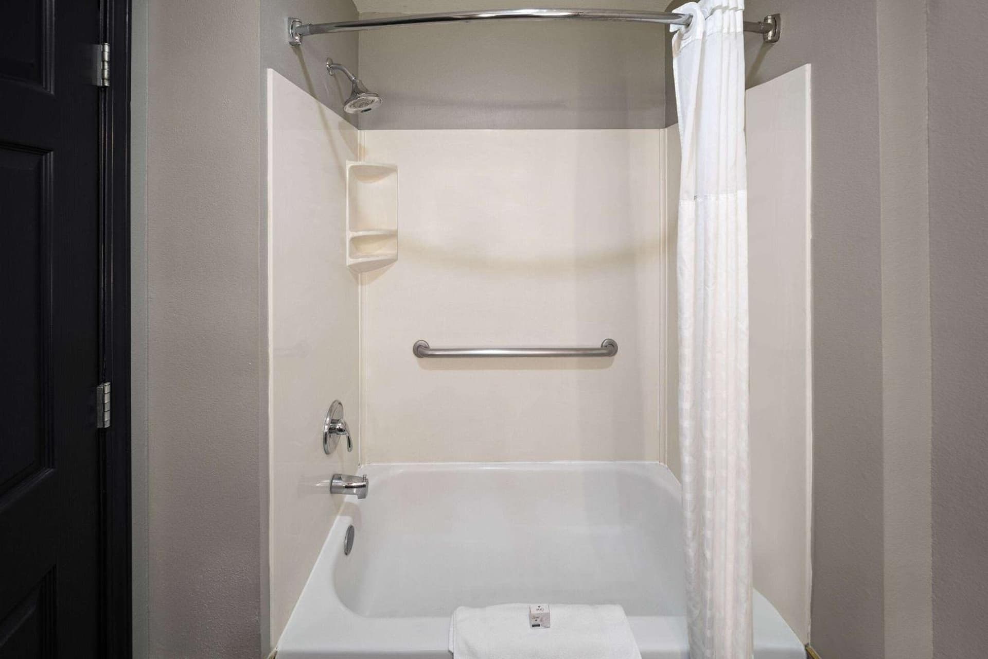 La Quinta by Wyndham Olathe gallery photo in Olathe, KS — image 16
