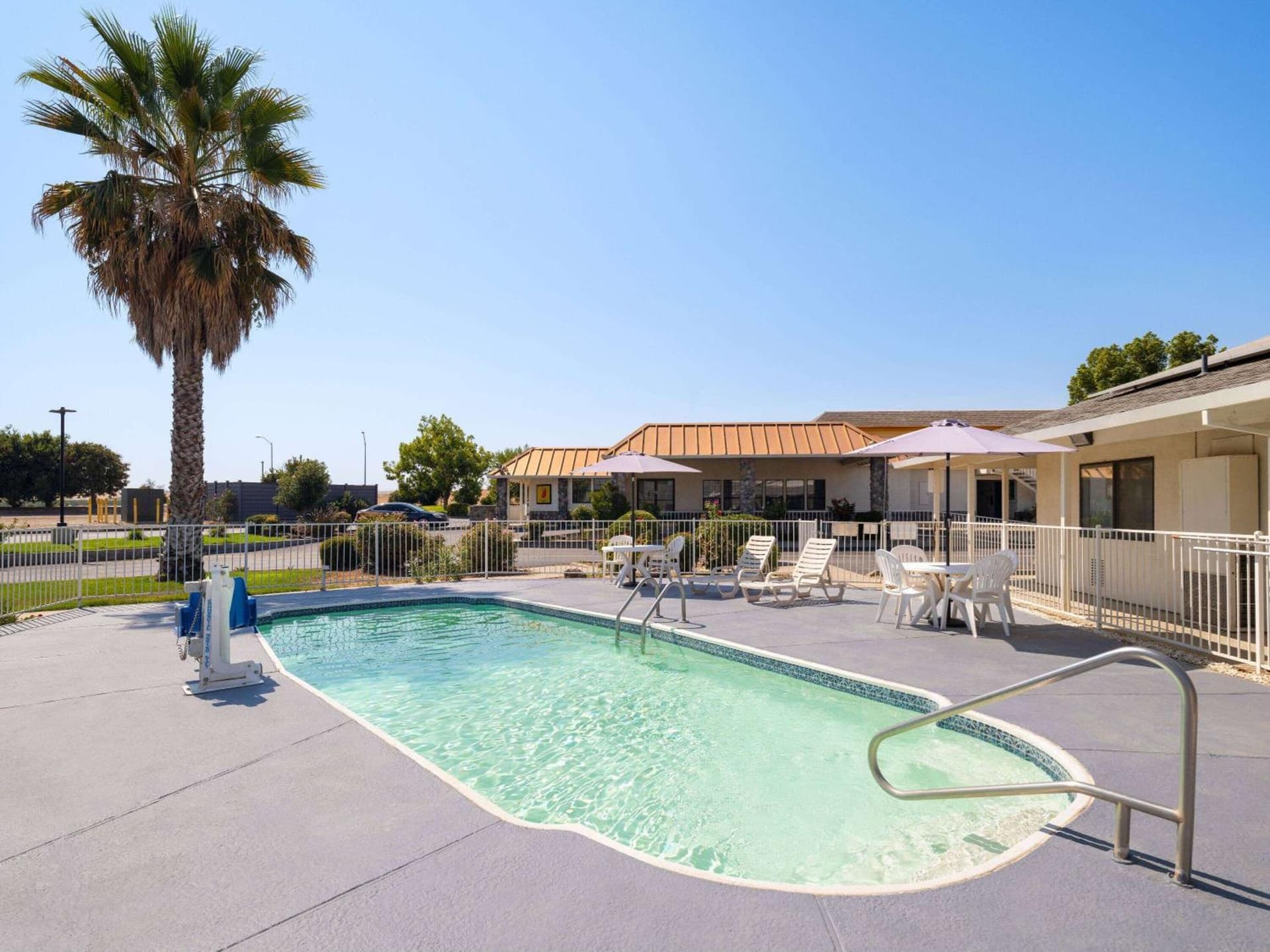 Super 8 by Wyndham Dunnigan property views in Dunnigan, CA — gallery photo 3