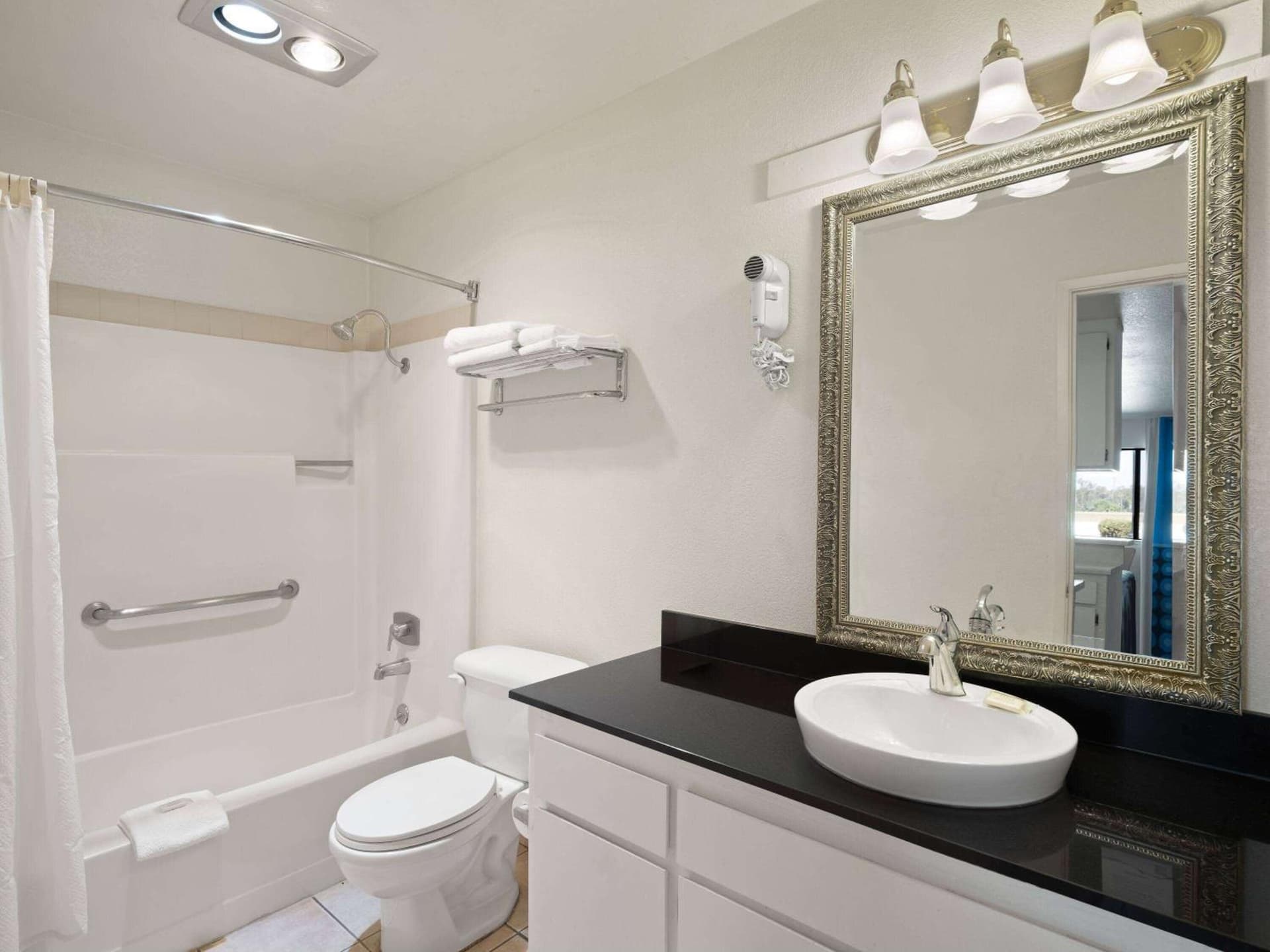 Super 8 by Wyndham Dunnigan interior in Dunnigan, CA — gallery photo 2