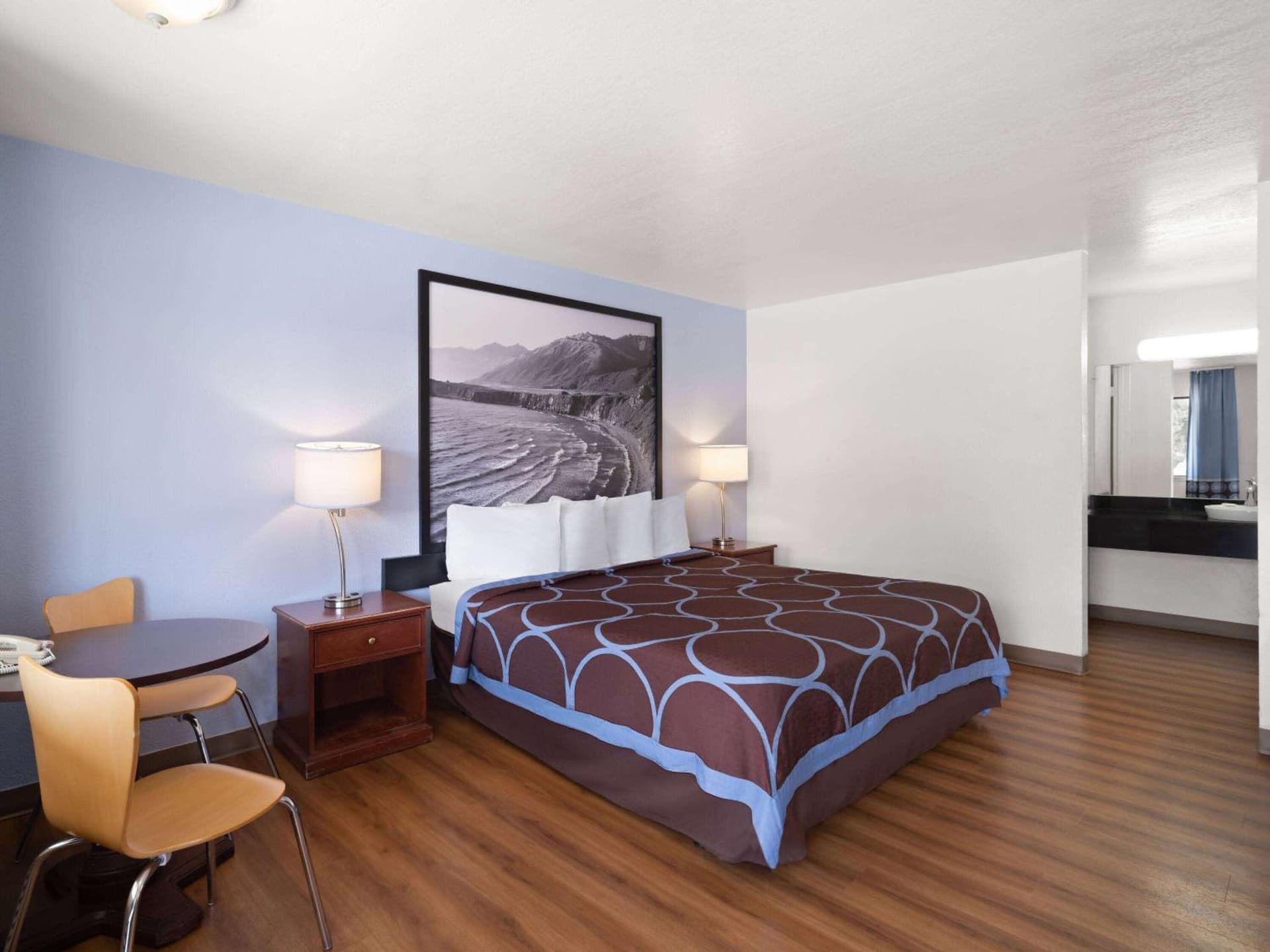 Super 8 by Wyndham Dunnigan property views in Dunnigan, CA — gallery photo 3
