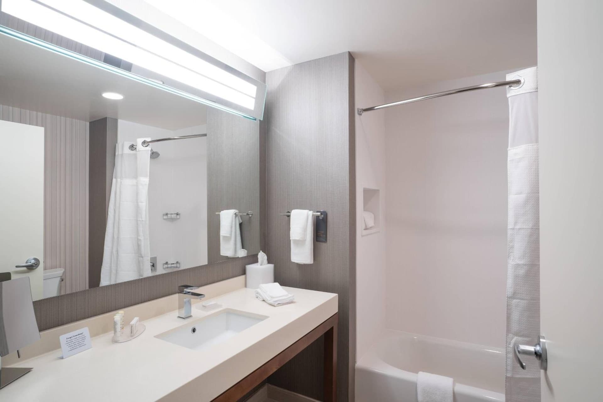 Courtyard by Marriott Charleston-North Charleston gallery photo in Charleston, SC — image 11