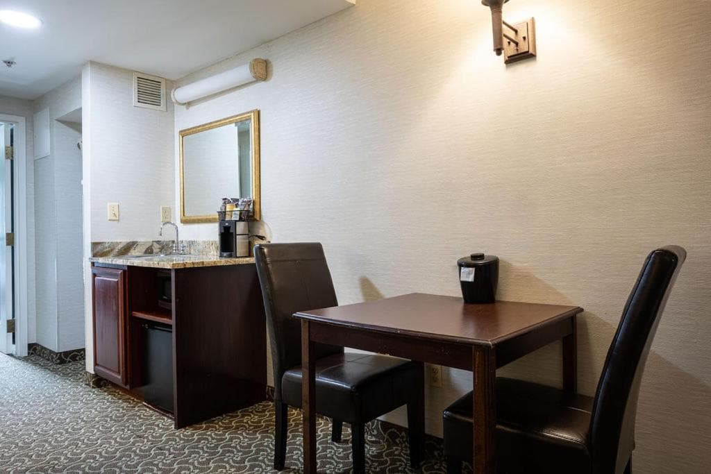 D. Hotel Suites & Spa gallery photo in Holyoke, MA — image 20