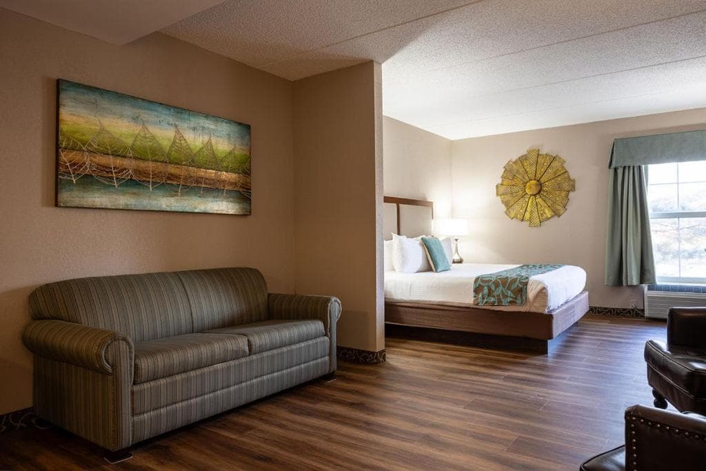 D. Hotel Suites & Spa gallery photo in Holyoke, MA — image 39