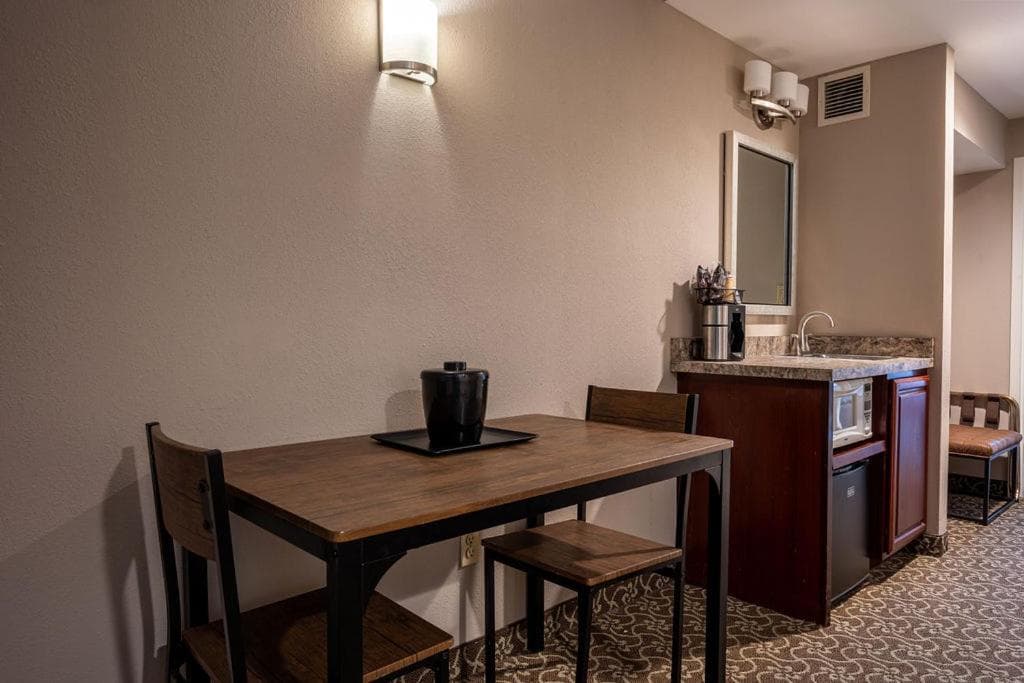 D. Hotel Suites & Spa gallery photo in Holyoke, MA — image 47