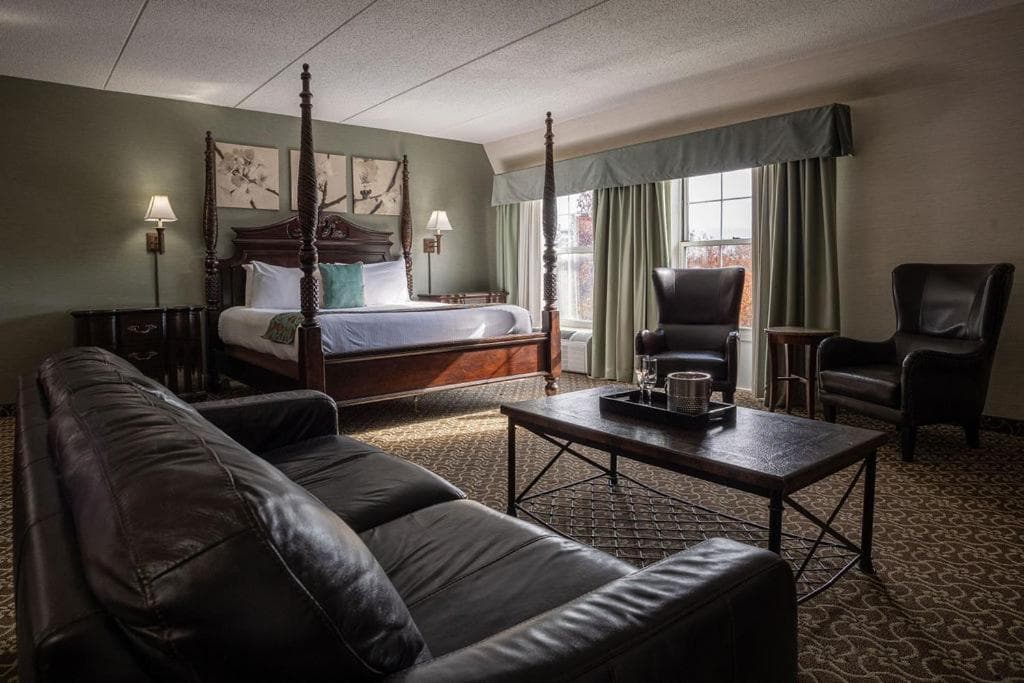 D. Hotel Suites & Spa interior in Holyoke, MA — gallery photo 2